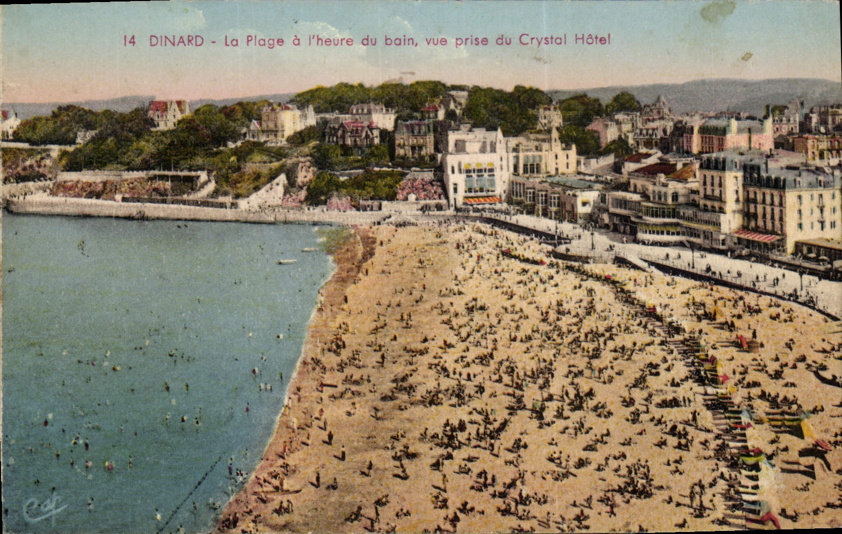 Dinard - La Plage à l'heure du bain, vue prise du Crystal Hôtel