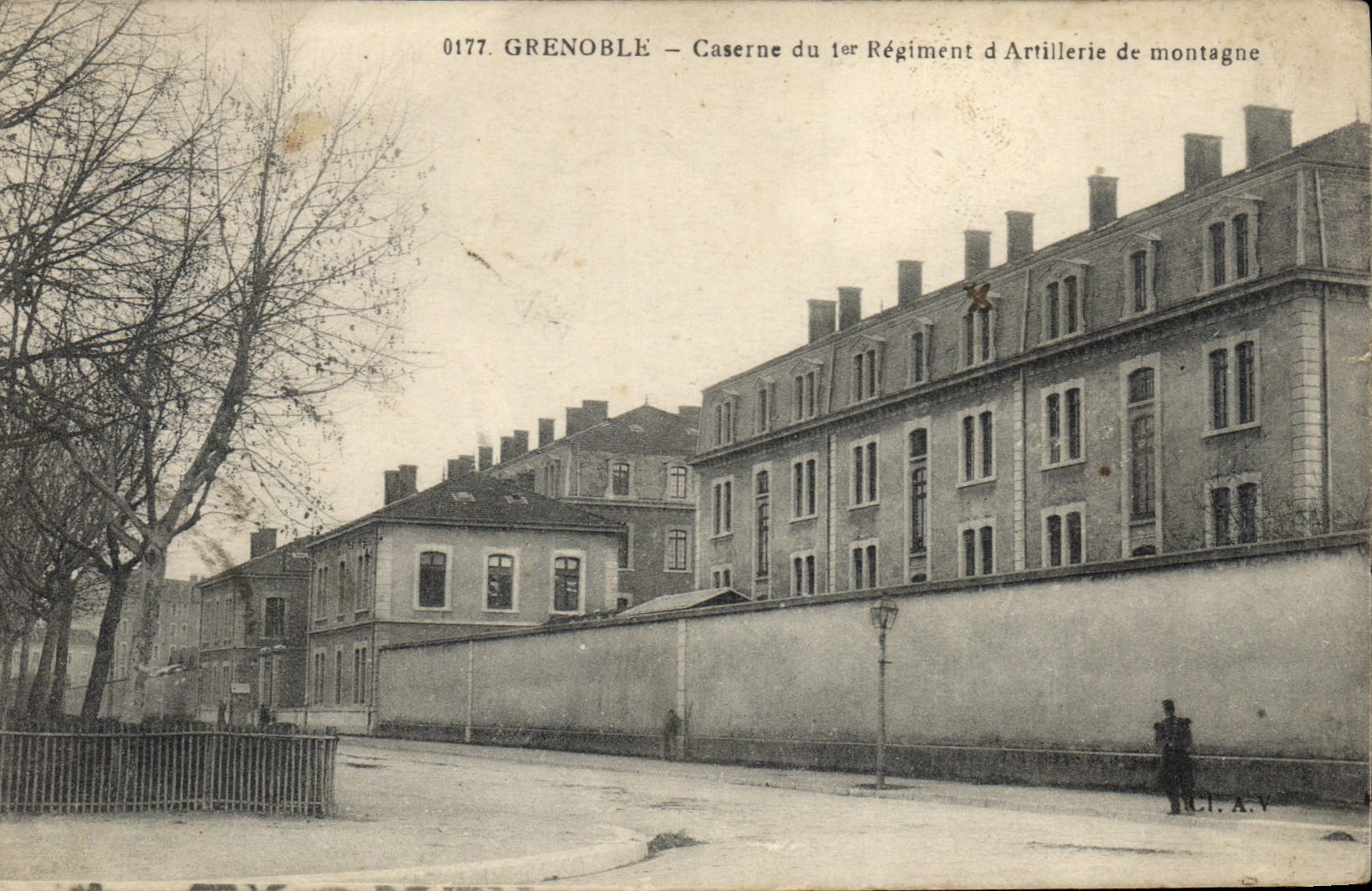 Grenoble — Caserne du 1er Régiment d'Artillerie de montagne — édition J.A.V. n°0177