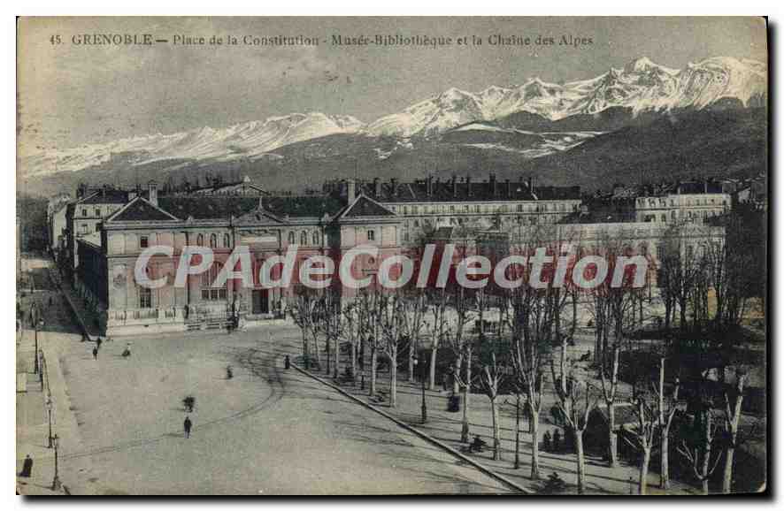 Grenoble — Place de la Constitution — Musée-Bibliothèque et la Chaîne des Alpes