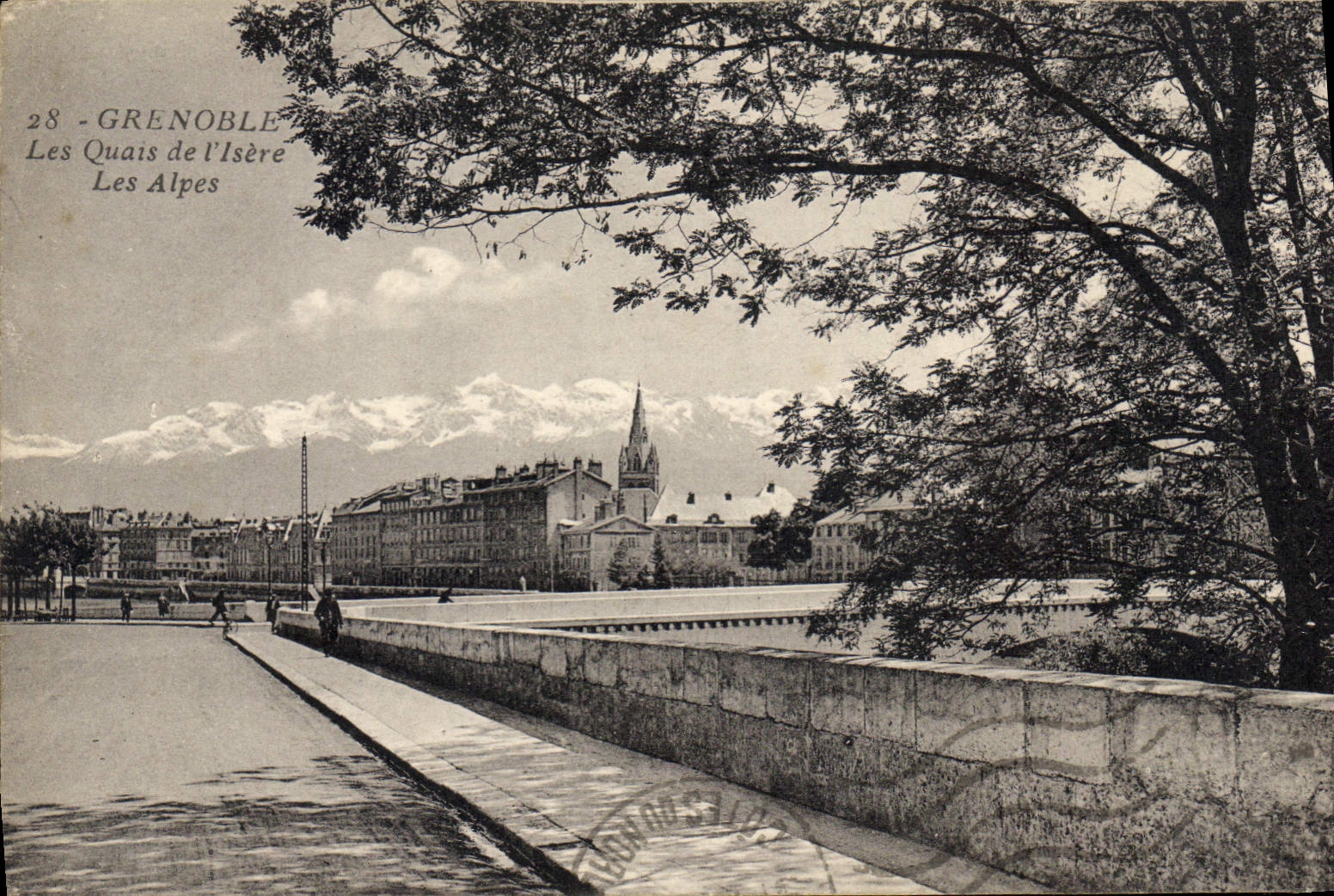 Grenoble — Les Quais de l'Isère — Les Alpes