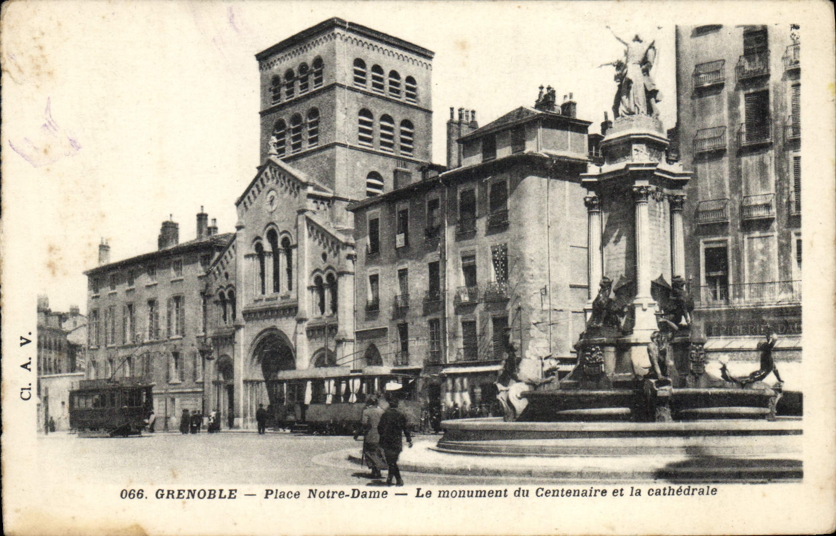 Grenoble — Place Notre-Dame — Das Monument du Centenaire und die Kathedrale