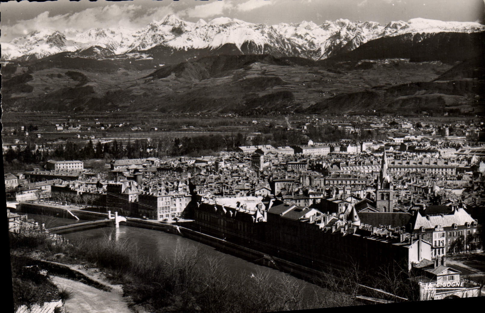 Grenoble (Isère) — Vue générale et la chaîne de Belledonne — Éditions André LECONTE