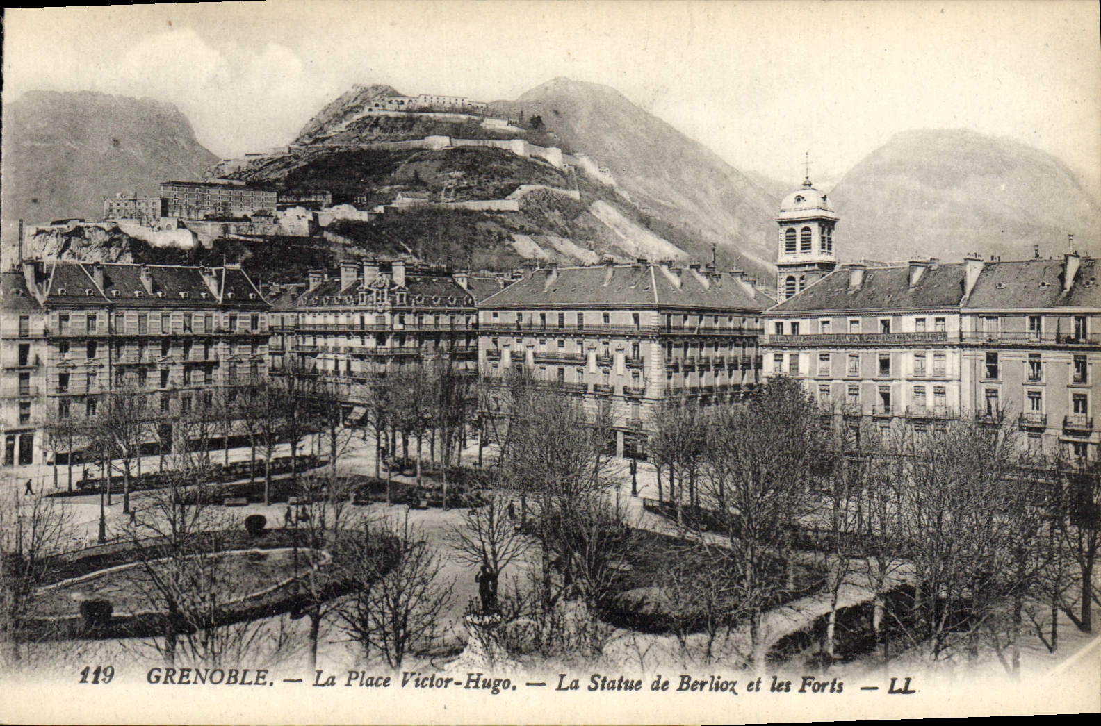 Grenoble — La Place Victor-Hugo — La Statue de Berlioz et les Forts — LL. — N° 119