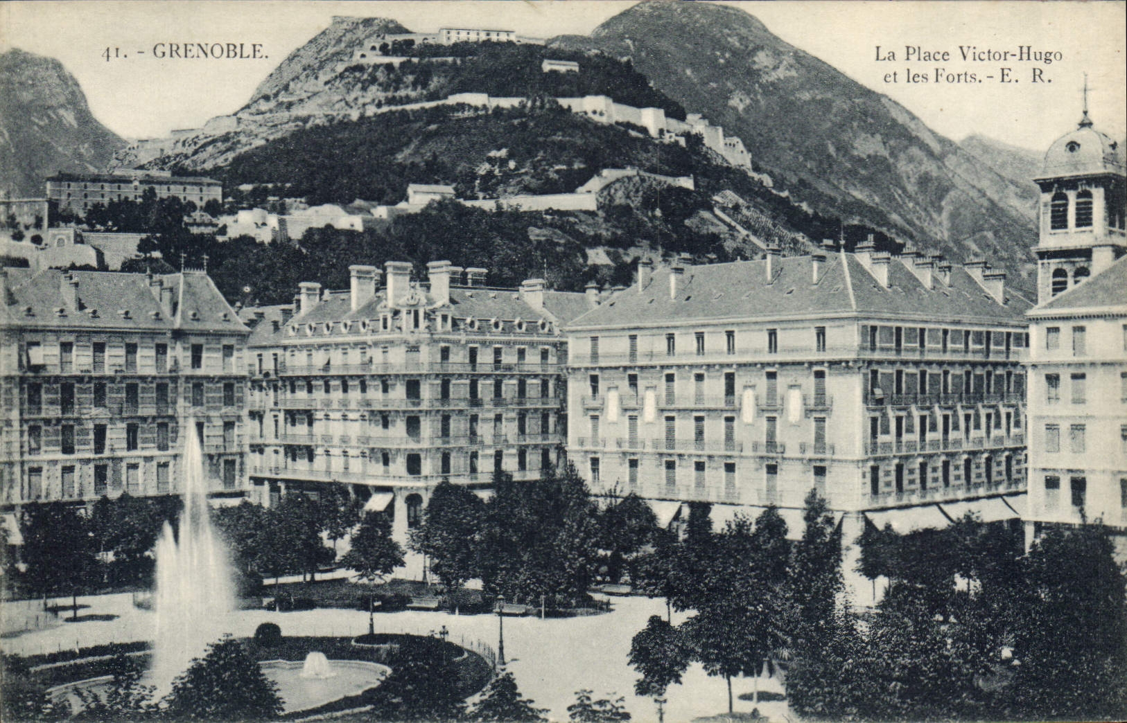 Grenoble — La Place Victor-Hugo et les Forts — E. R.