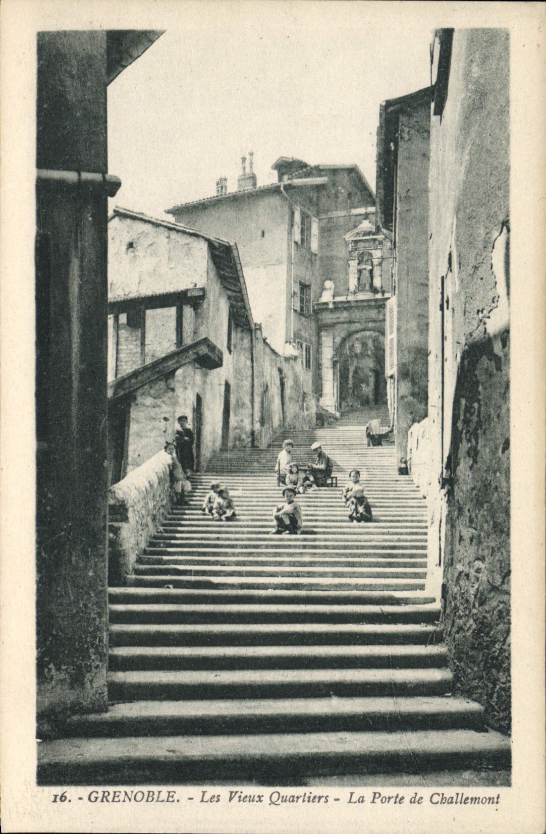 Grenoble - Les Vieux Quartiers - La Porte de Challemont — Édition Marinotto Frères, n°16