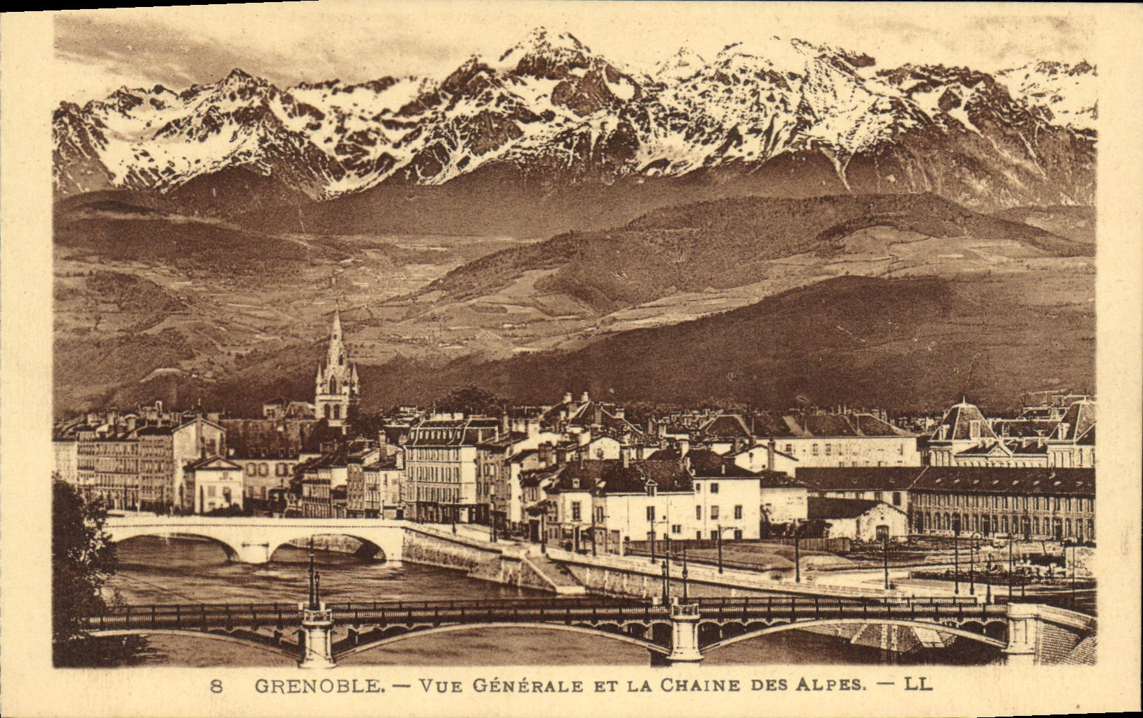Grenoble — Allgemeiner Blick und die Alpenkette — LL