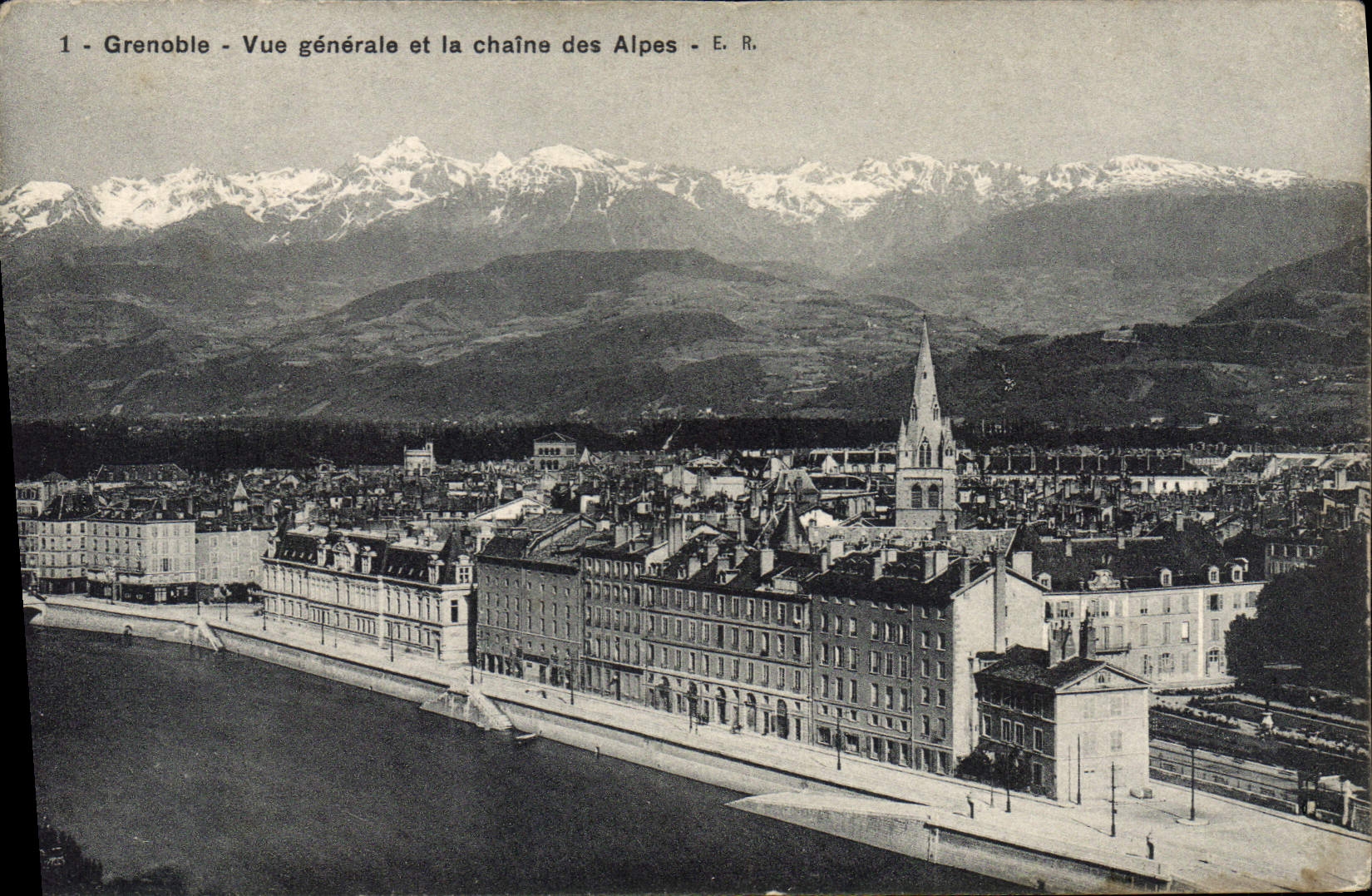 Grenoble - Vue générale et la chaîne des Alpes - E. R.