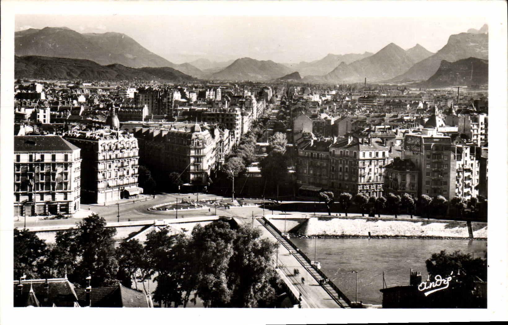 Grenoble — General View and the Cours Jean-Jaurès — Edition d'Art Grenoble, n° 1024