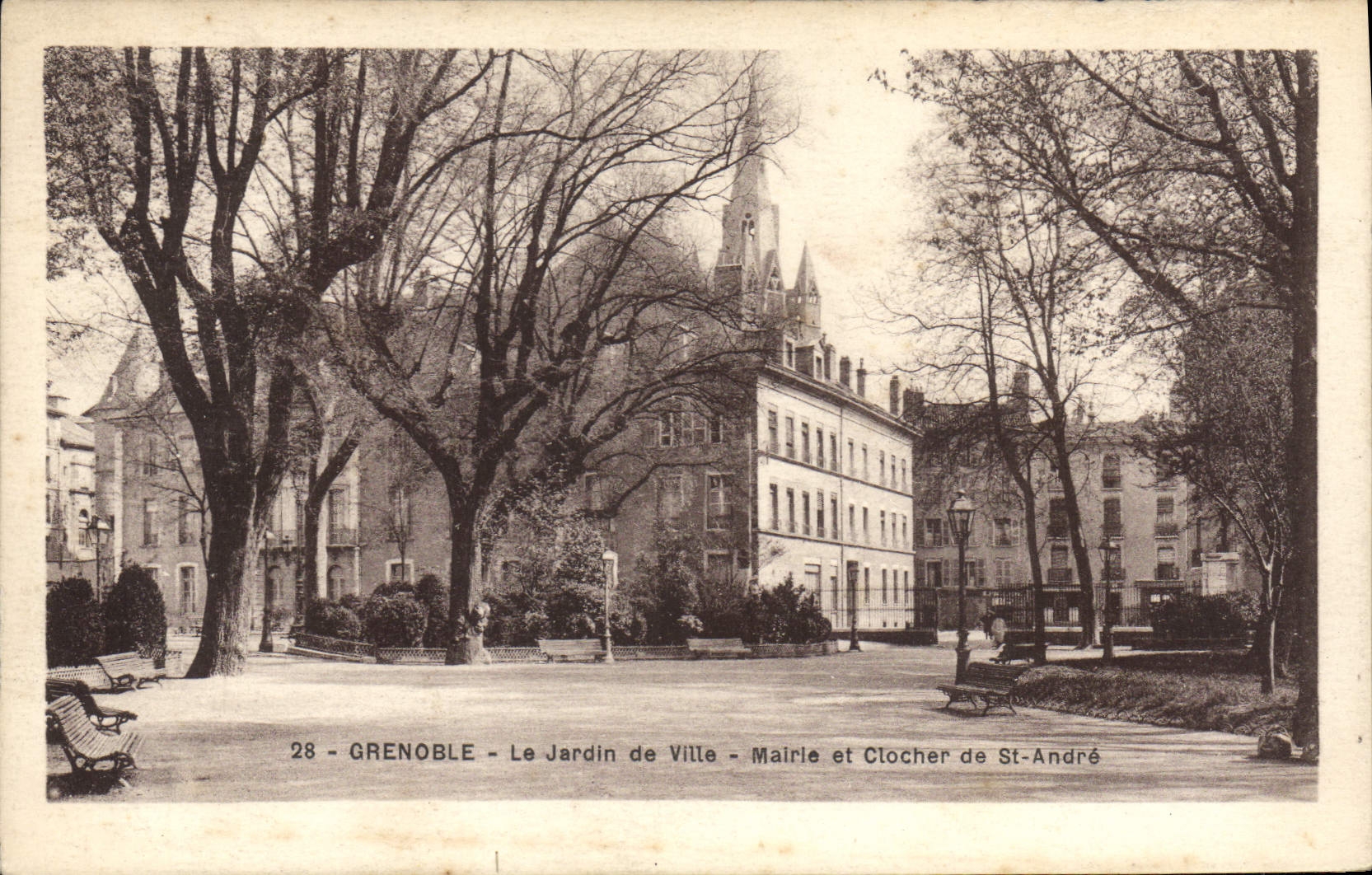 Grenoble - Le Jardin de Ville - Mairie et Clocher de St-André — Édition Martinotto Frères, n°28