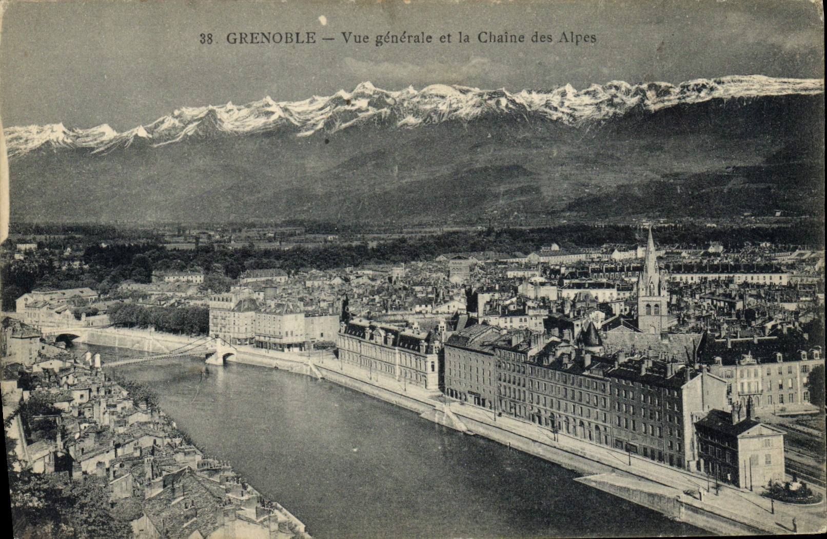 Grenoble — Vue générale et la Chaîne des Alpes — P. Gaude, phot. 38
