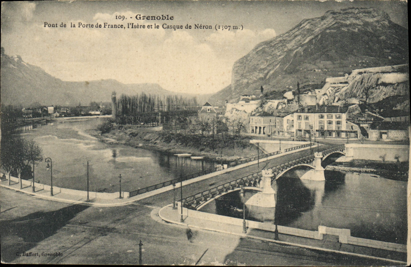 Grenoble — Pont de la Porte de France, l'Isère et le Casque de Néron (1307 m.) — C. Baffort, Grenoble