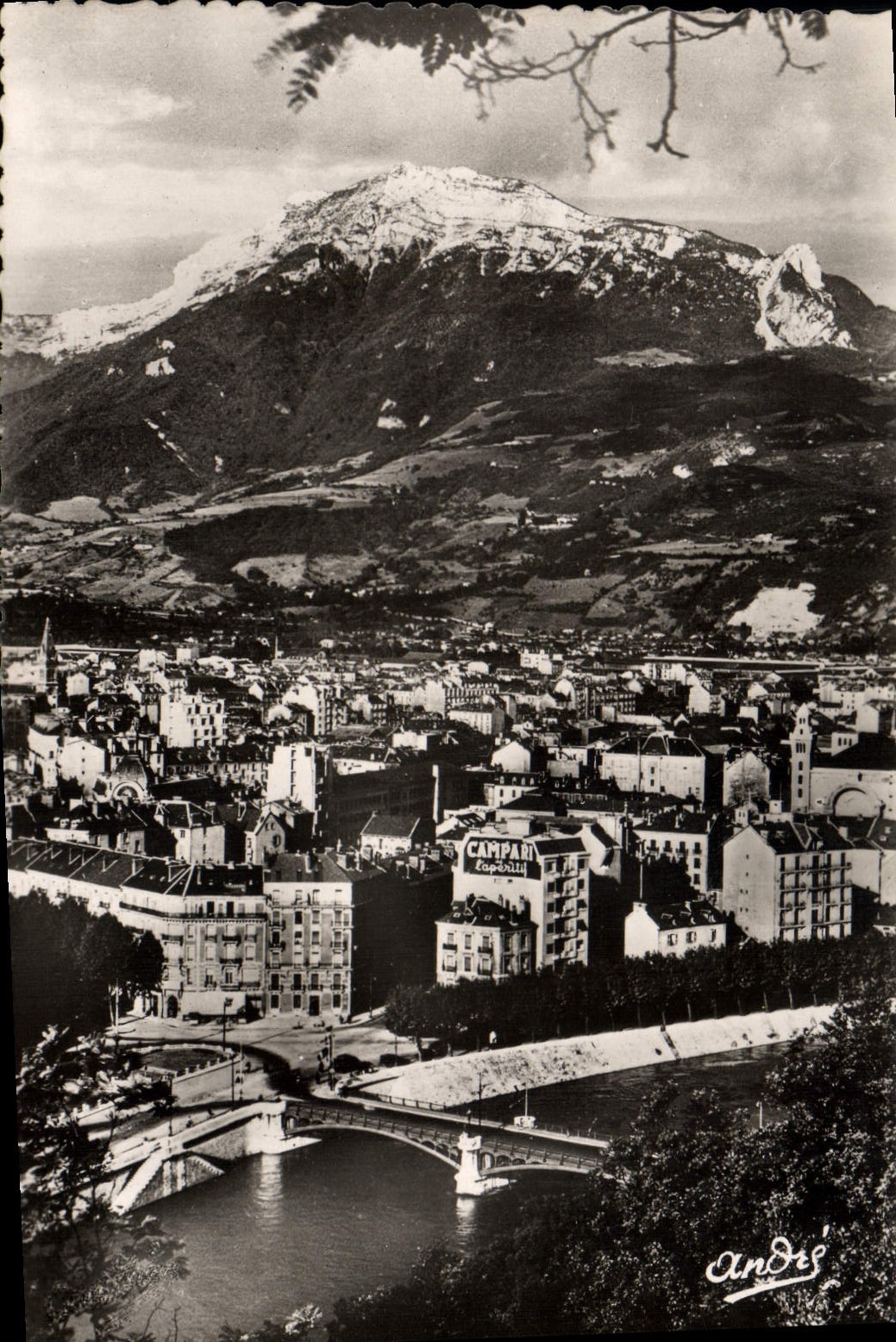 Grenoble — Vue sur la ville et le Moucherotte (1.895 m.) — André, Grenoble