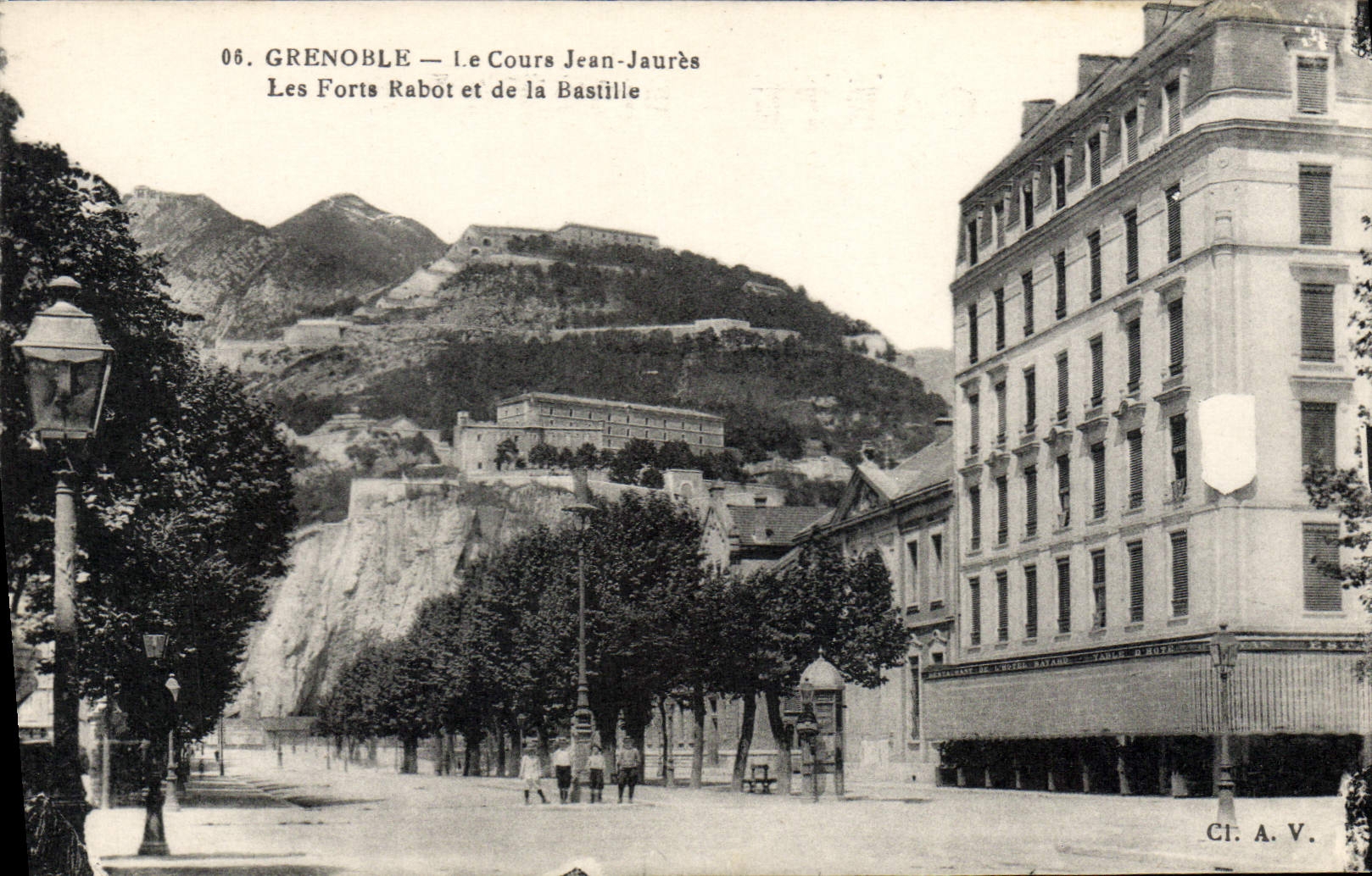 Grenoble — Le Cours Jean-Jaurès — Les Forts Rabot et de la Bastille