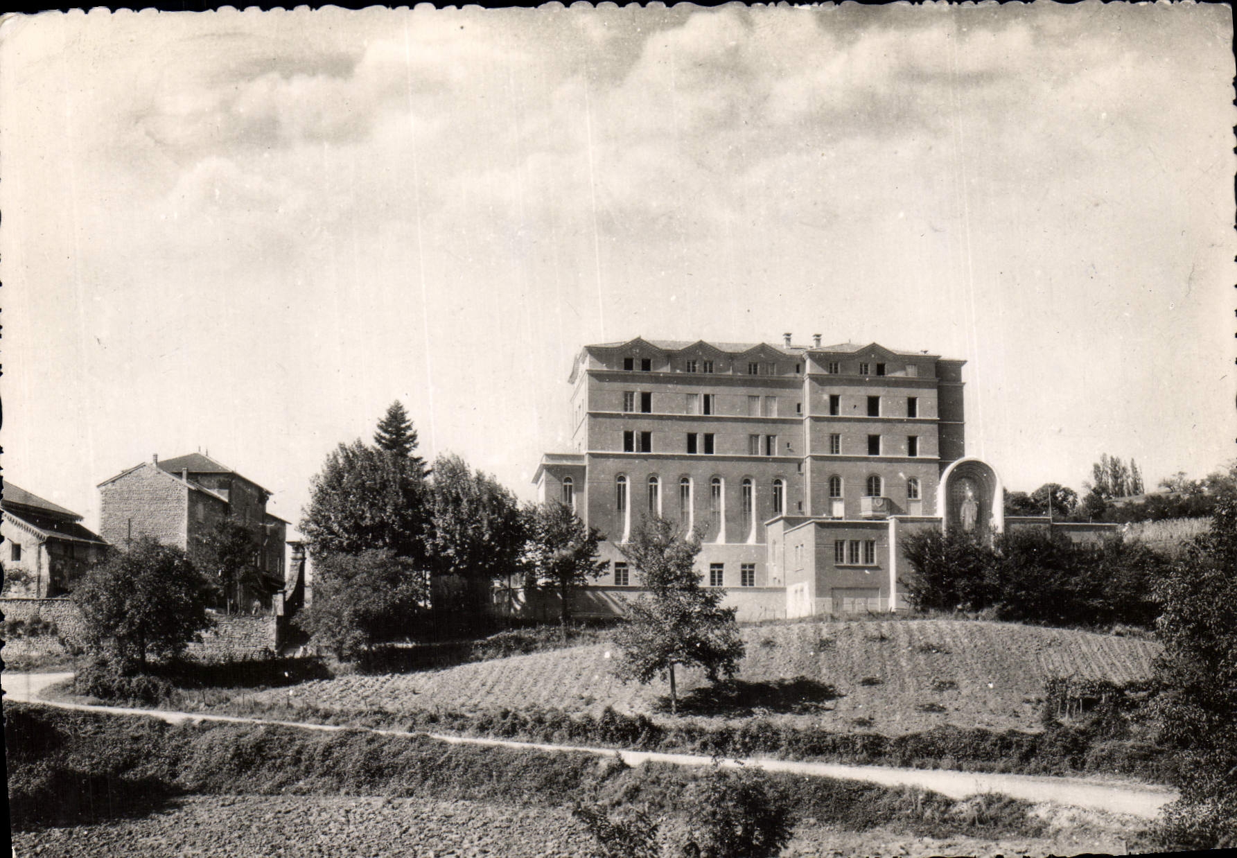 Châteauneuf-de-Galaure — Armenhaus: das Internat — Editions du Foyer