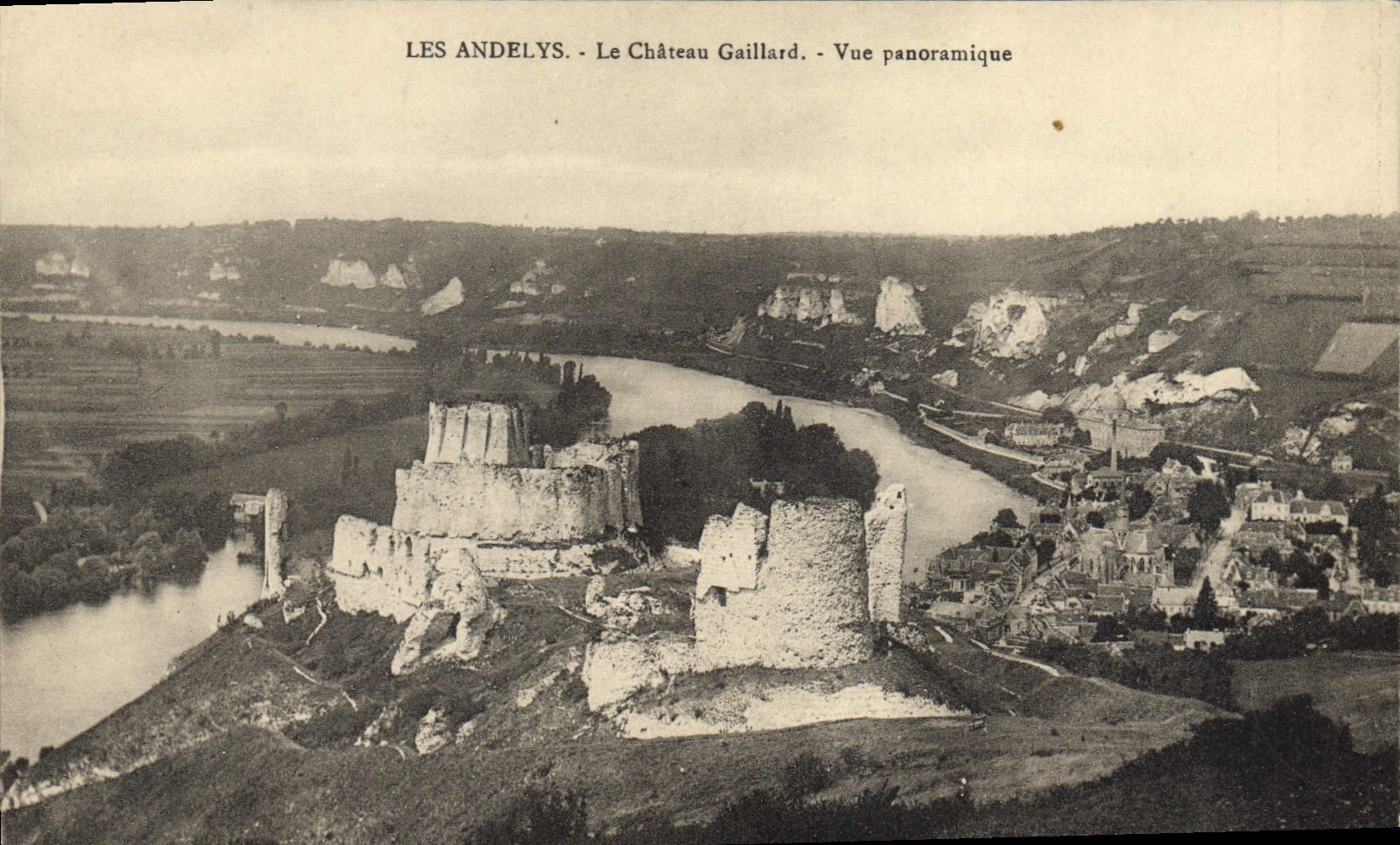 CPA Les Andelys Le Chateau Gaillard Vue Panoramique