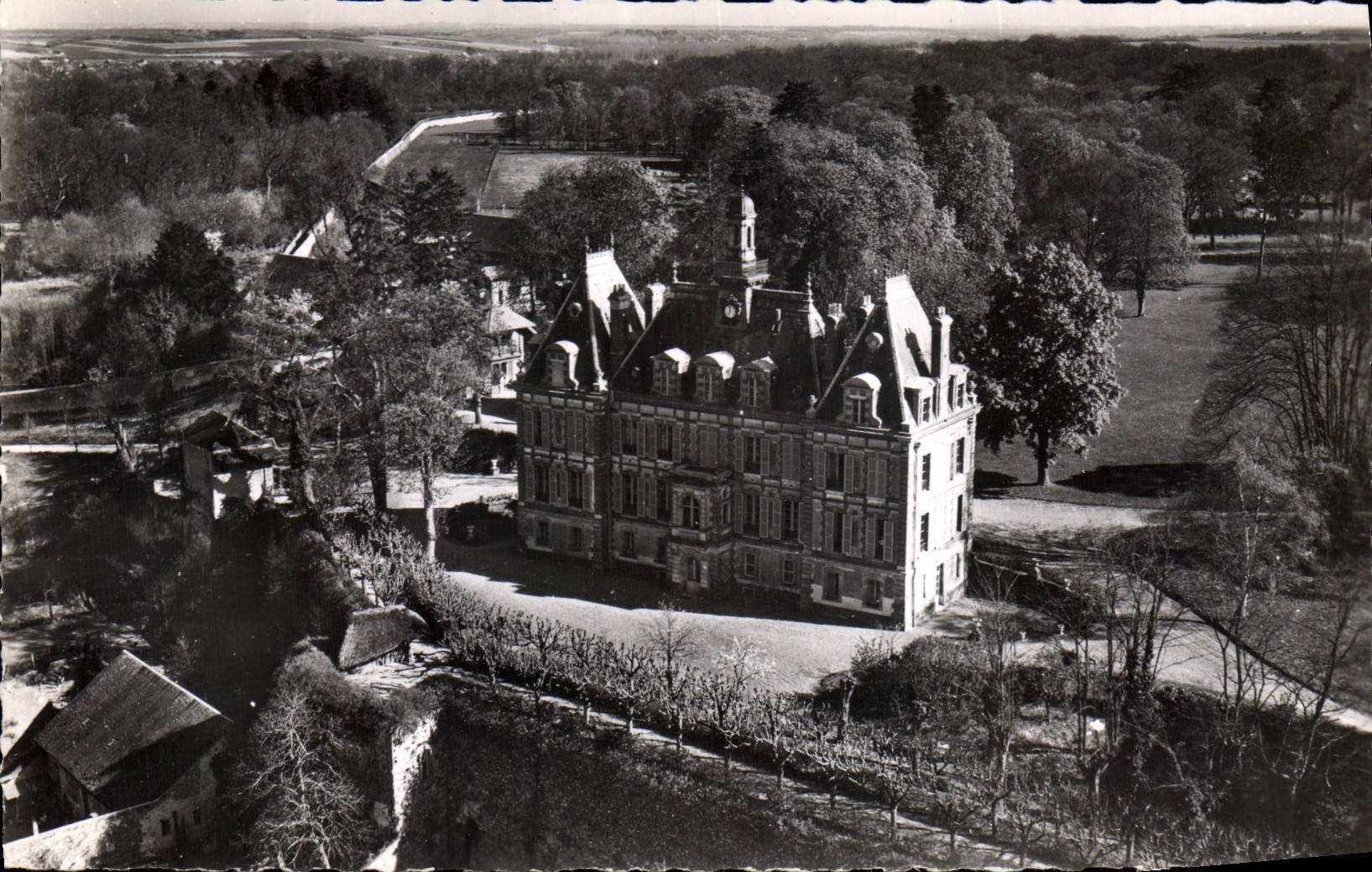 Château de Nogent-le-Roi — vue aérienne — Édition Lapie, n° 4