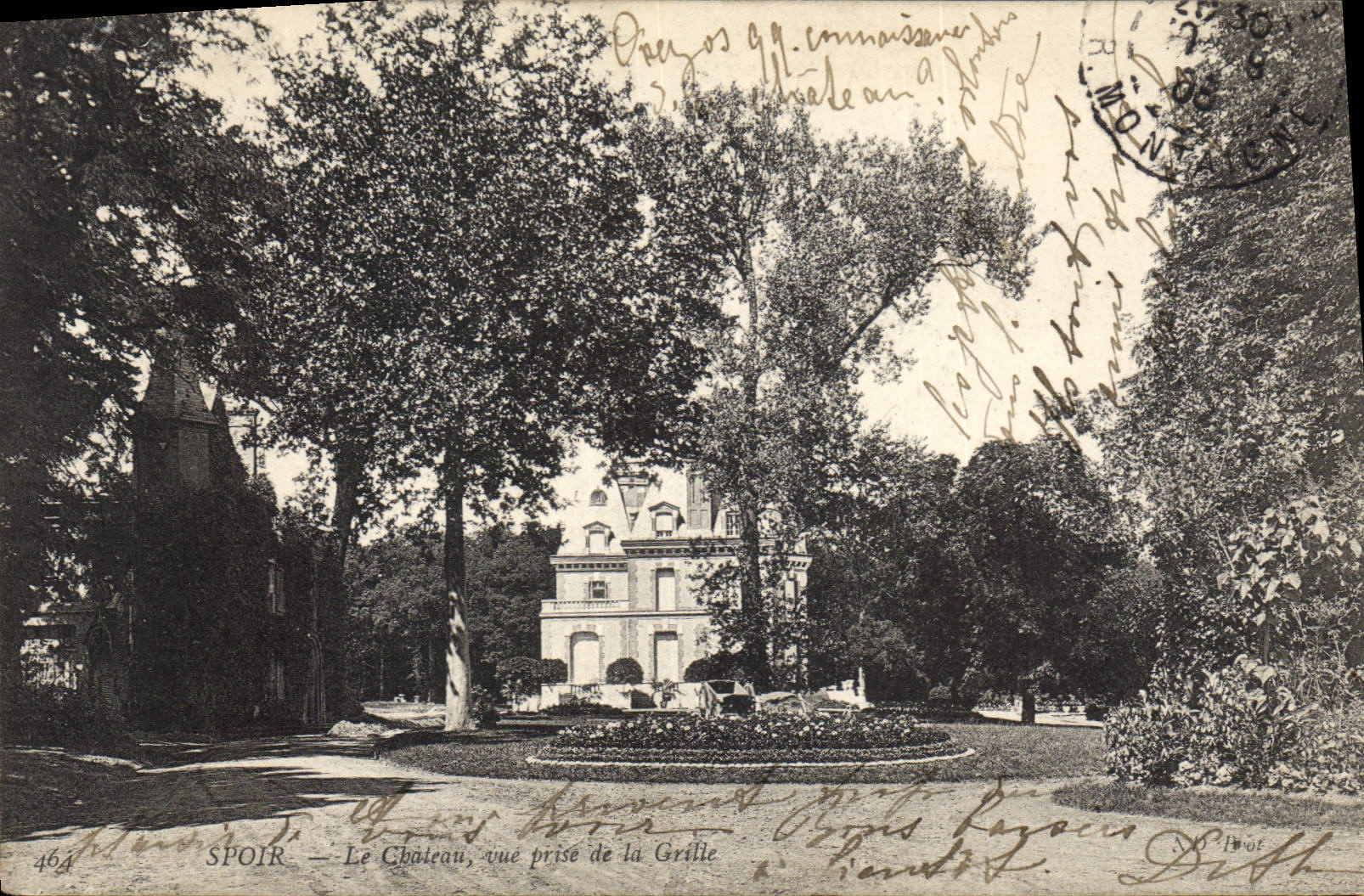 SPOIR — Das Schloss, Blick vom Tor aus