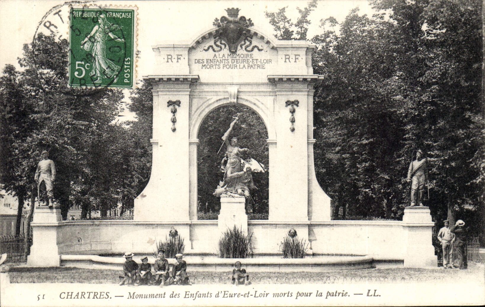 CPA Chartres Monument Des Enfants D'Eure Et Loir