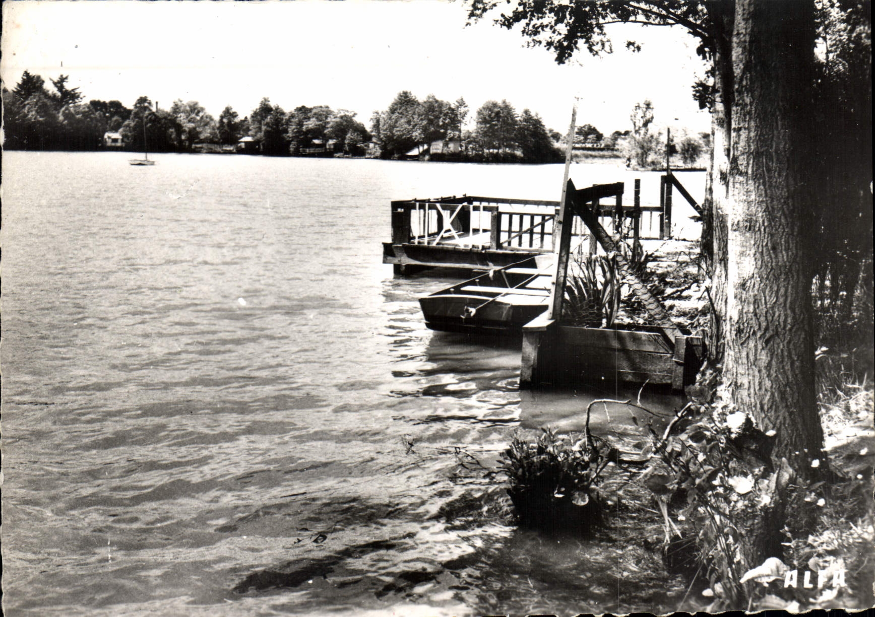 Vue du lac de La Ballastière — Éditeur ALFA — n° de série 7.114.12