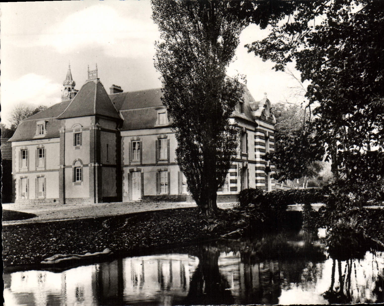 Le Château de Sauvage — Environs d'Epernon (E-et-L) — Édition P. Hureau Libraire