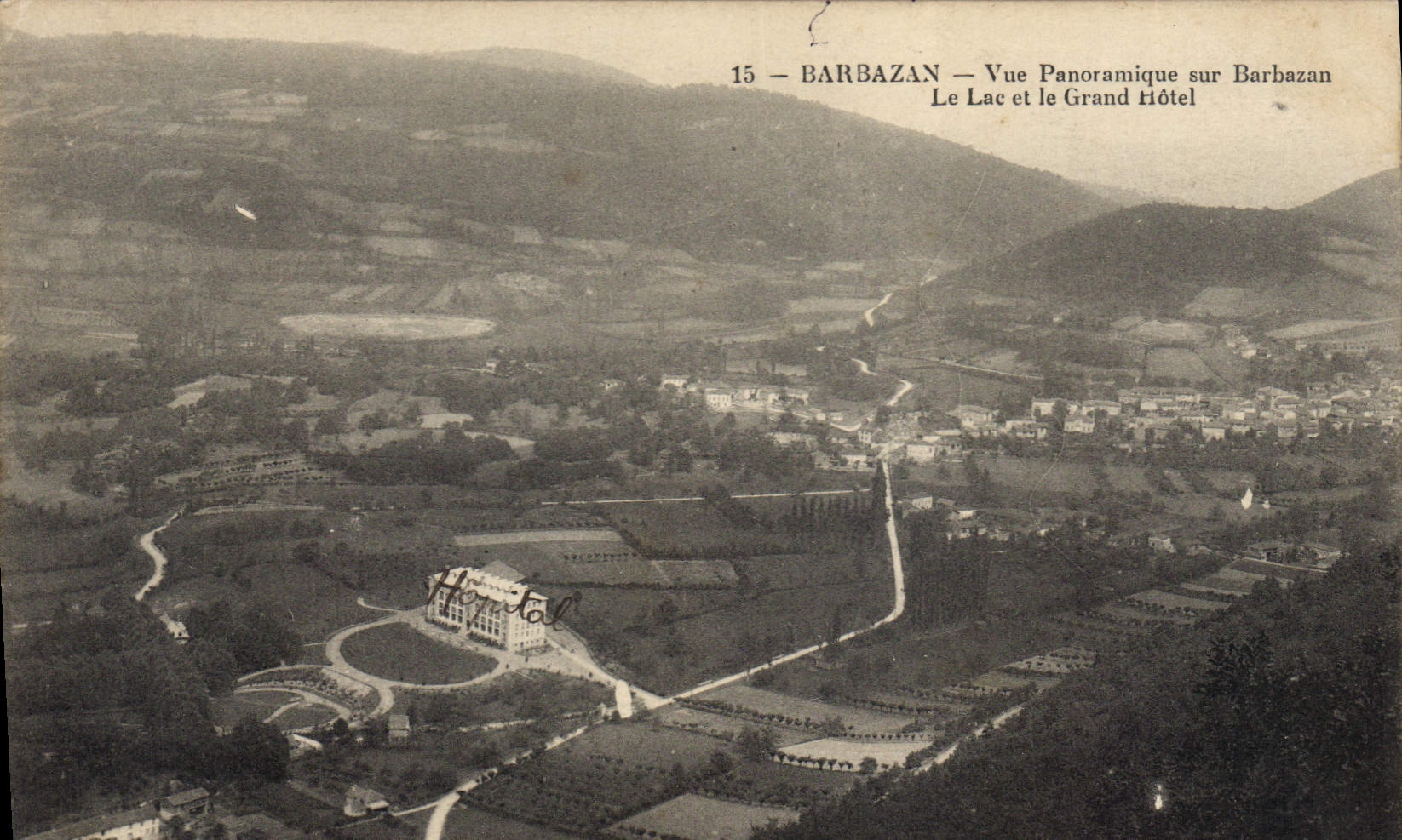Barbazan — Vue panoramique sur Barbazan, Le Lac et le Grand Hôtel