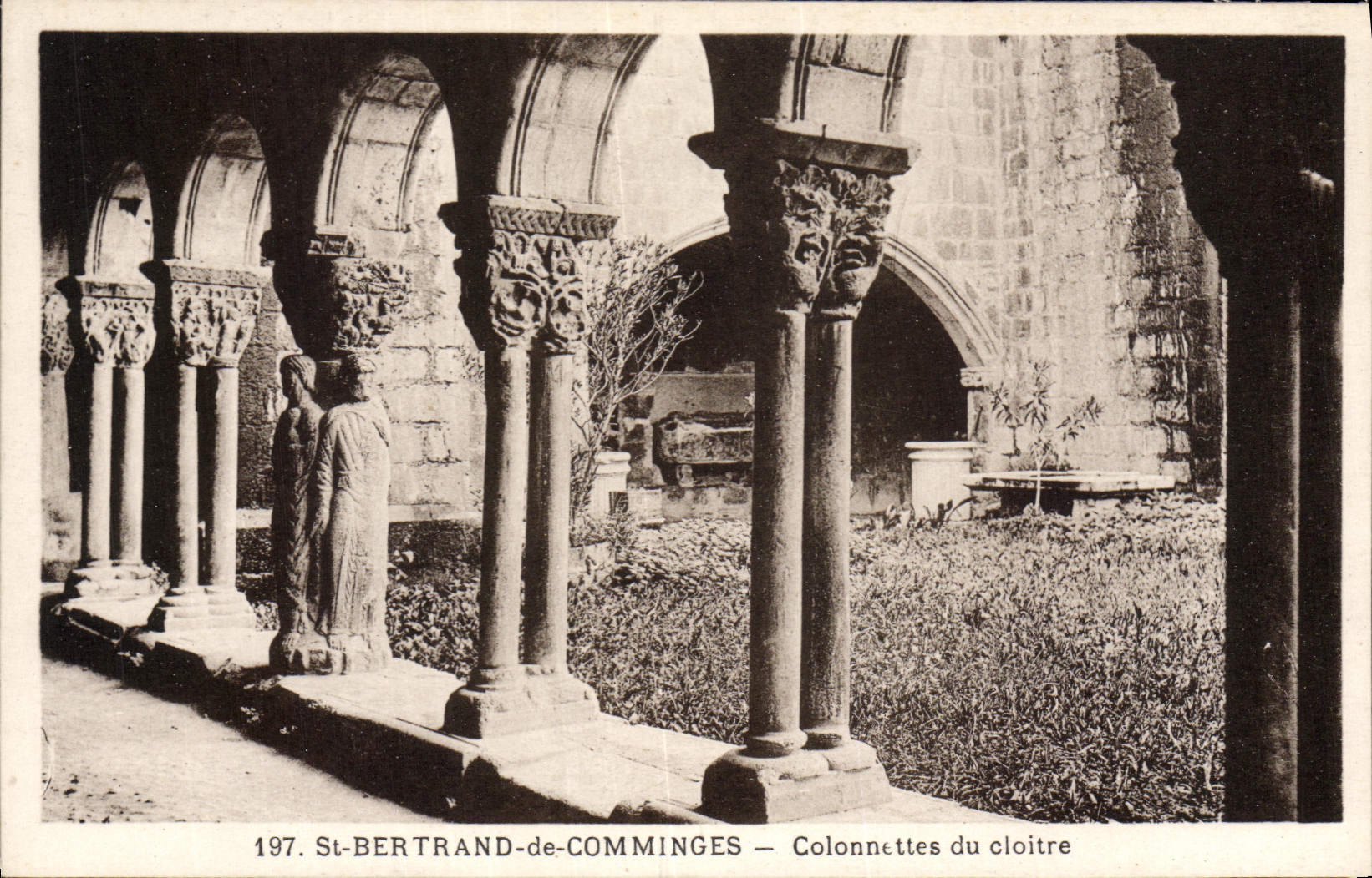 CPA St Bertrand De Comminges Colonnettes Du Cloitre