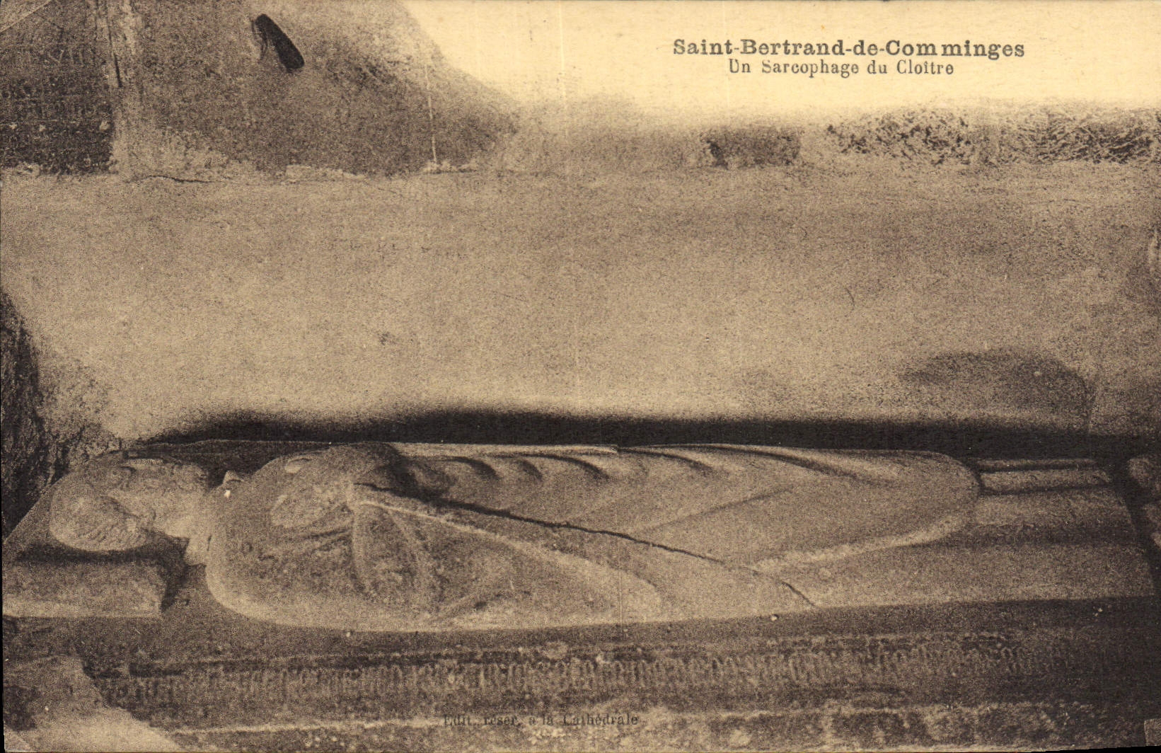 CPA Saint Bertrand De Comminges Un Sarcophage Du Cloitre