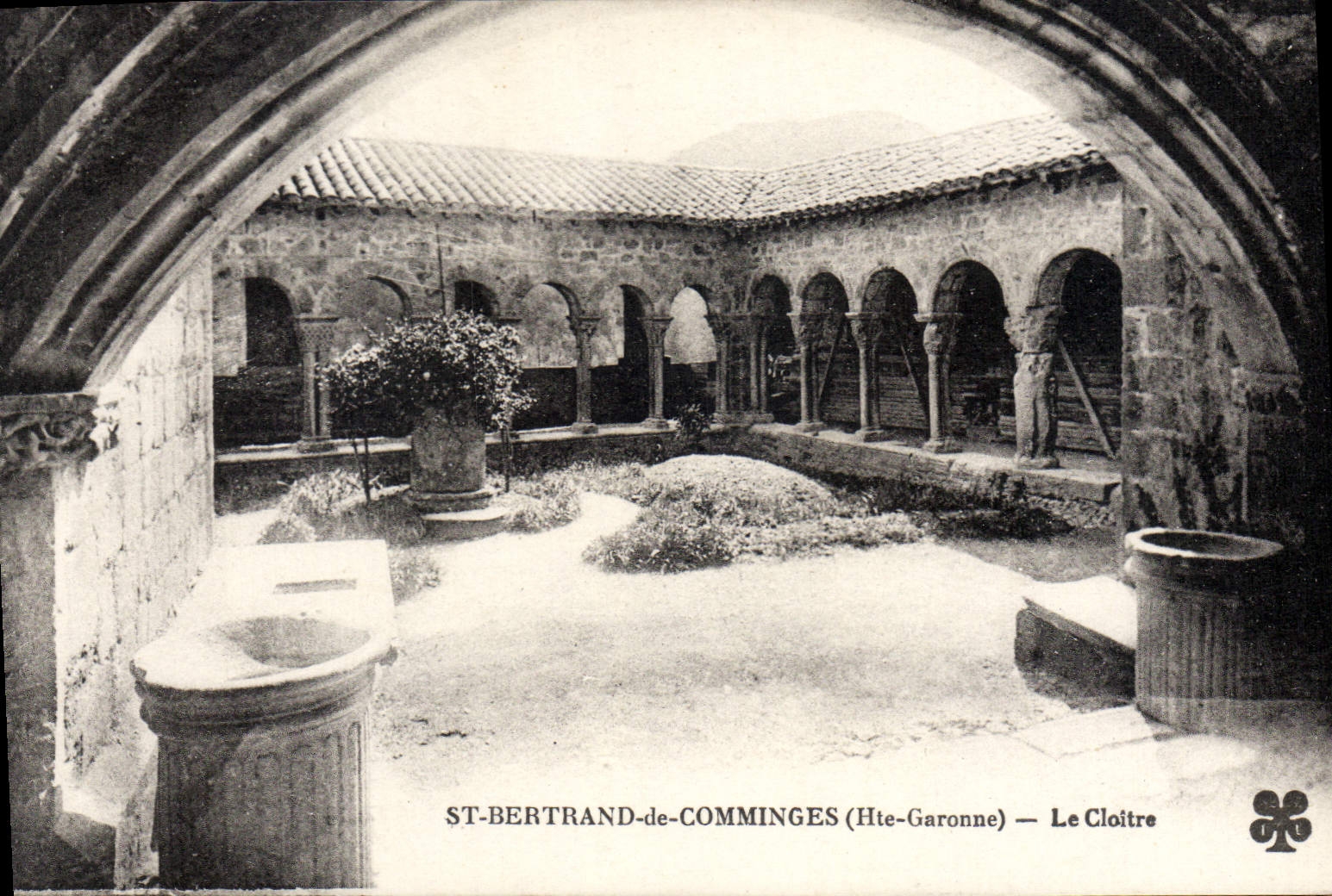 CPA Saint Bertrand De Comminges Le Cloitre