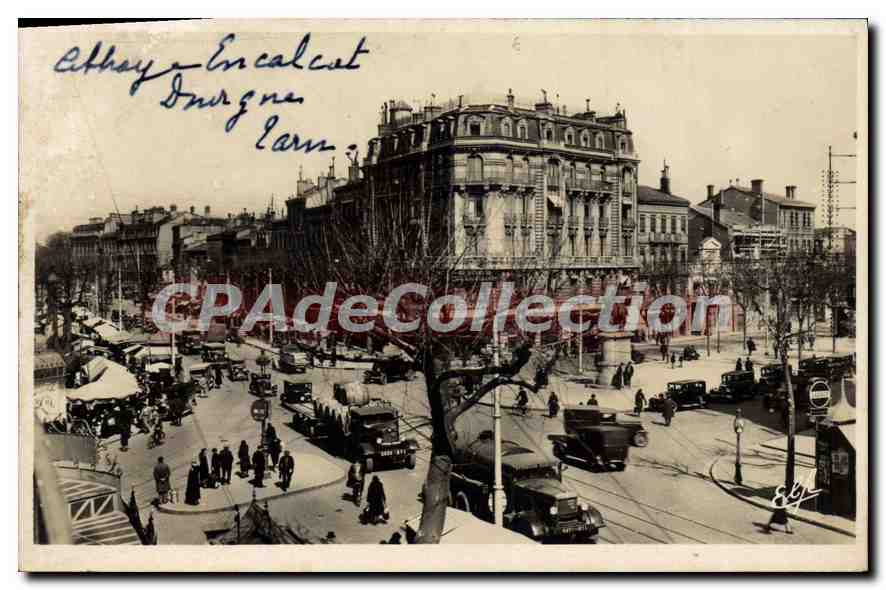 Albi - Encaucet - Place Carnot — vue de la place avec marché et véhicules — éditeur non visible