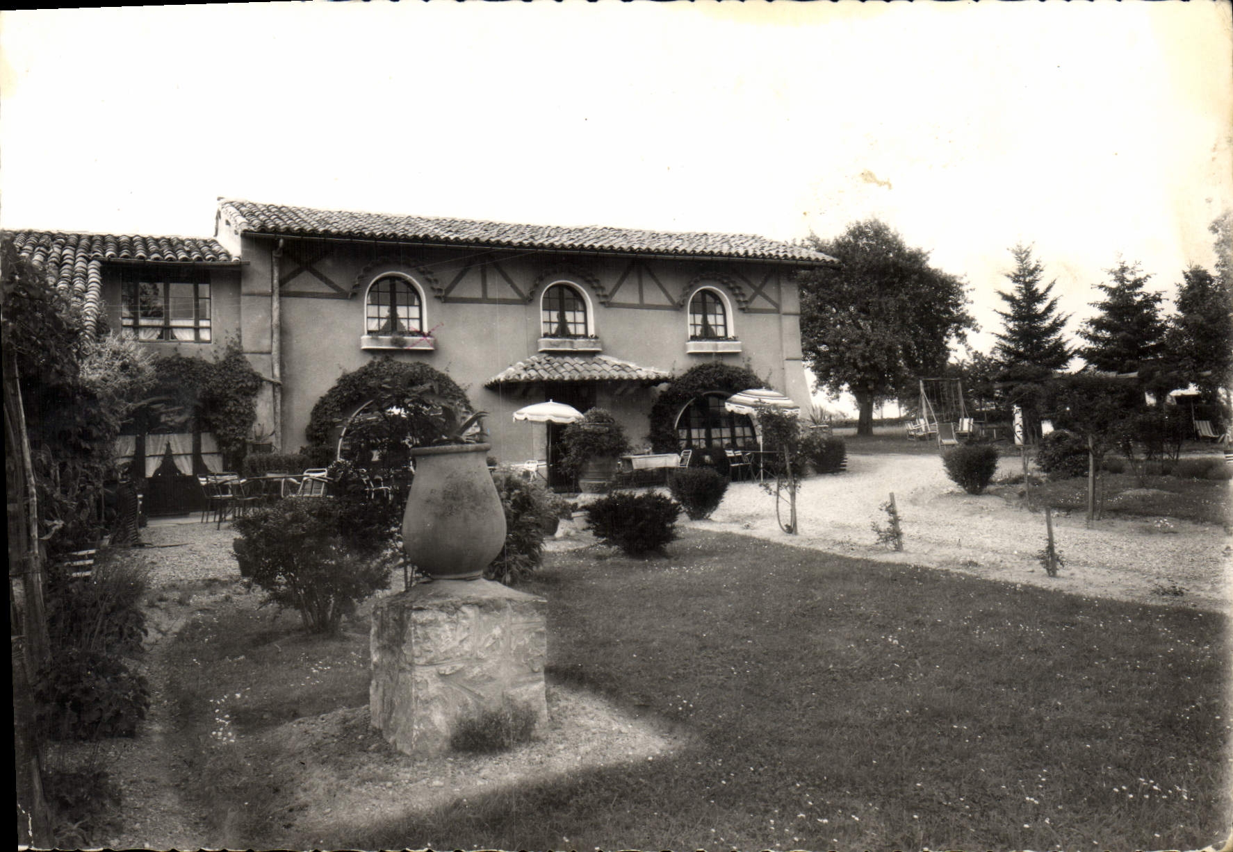Hostellerie « AU CLOS FLEURI » — Route N°117, 3 kms de Montrejeau (Hte-Garonne) — Véritable Photo du France