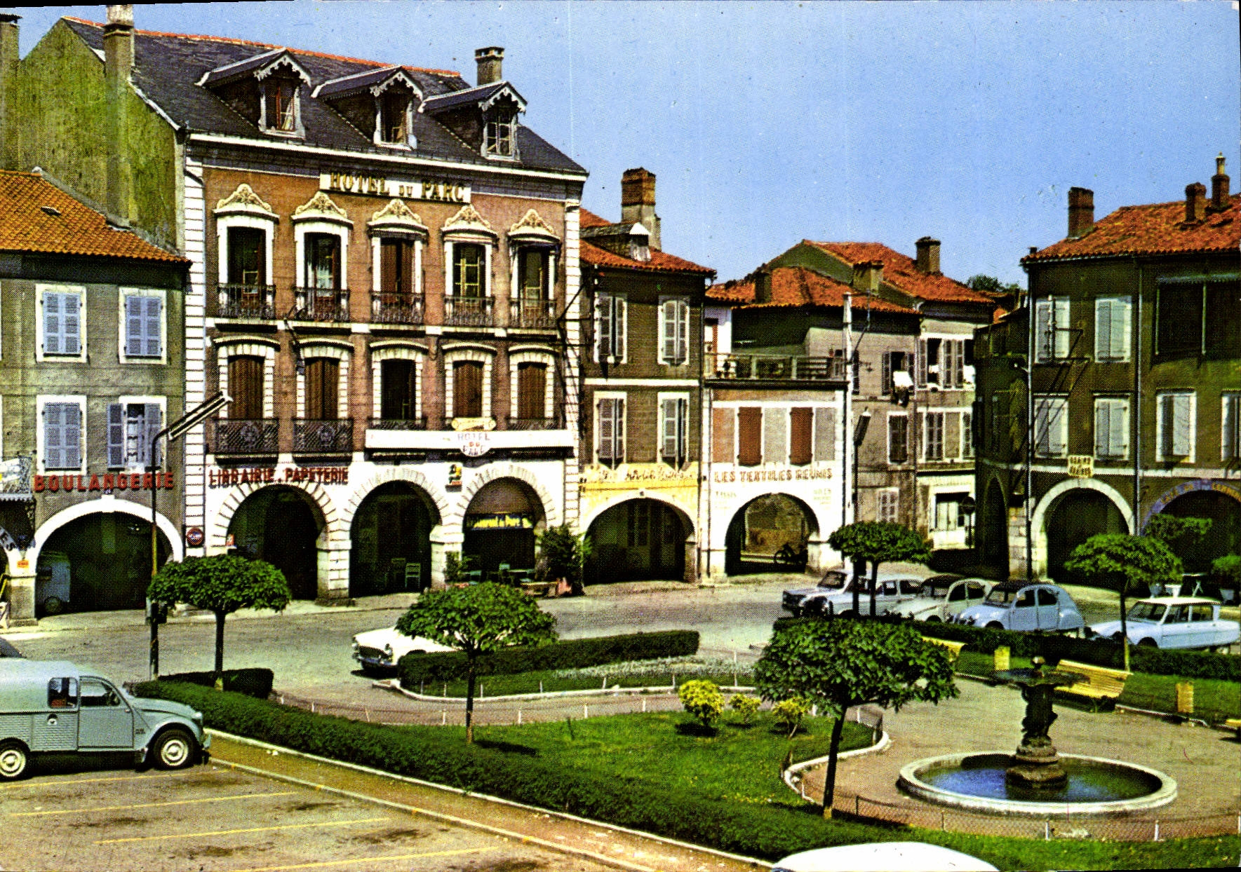 Montrejeau - Place Valentin-Absille — Éditions Dart Toulouse
