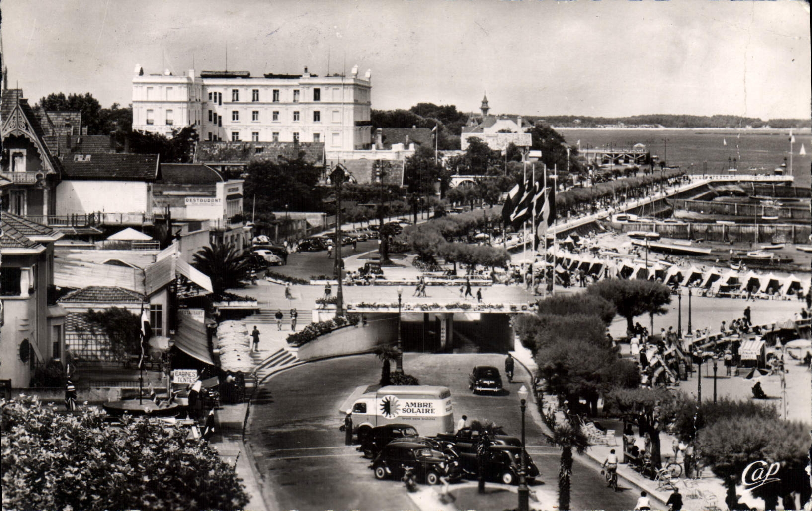 Arcachon - Côte d'Argent — Promenade du Bord de Mer et la Plage — Cap