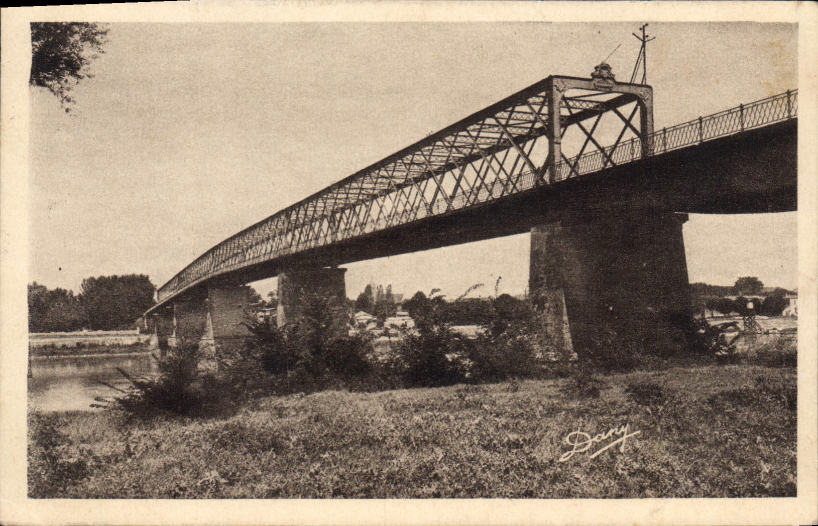 Le Pont à Cadillac (Gironde) — éditeur Dary, n°4