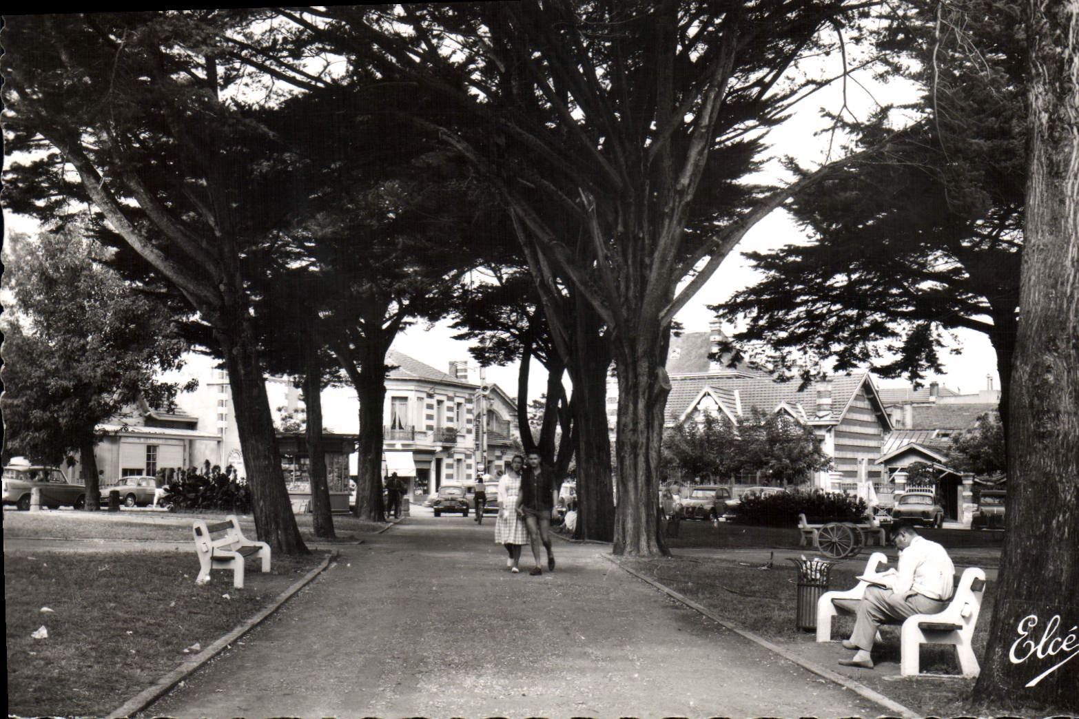 Soulac-sur-Mer — Der Platz der Kirche — L. Chataigneau, Verleger