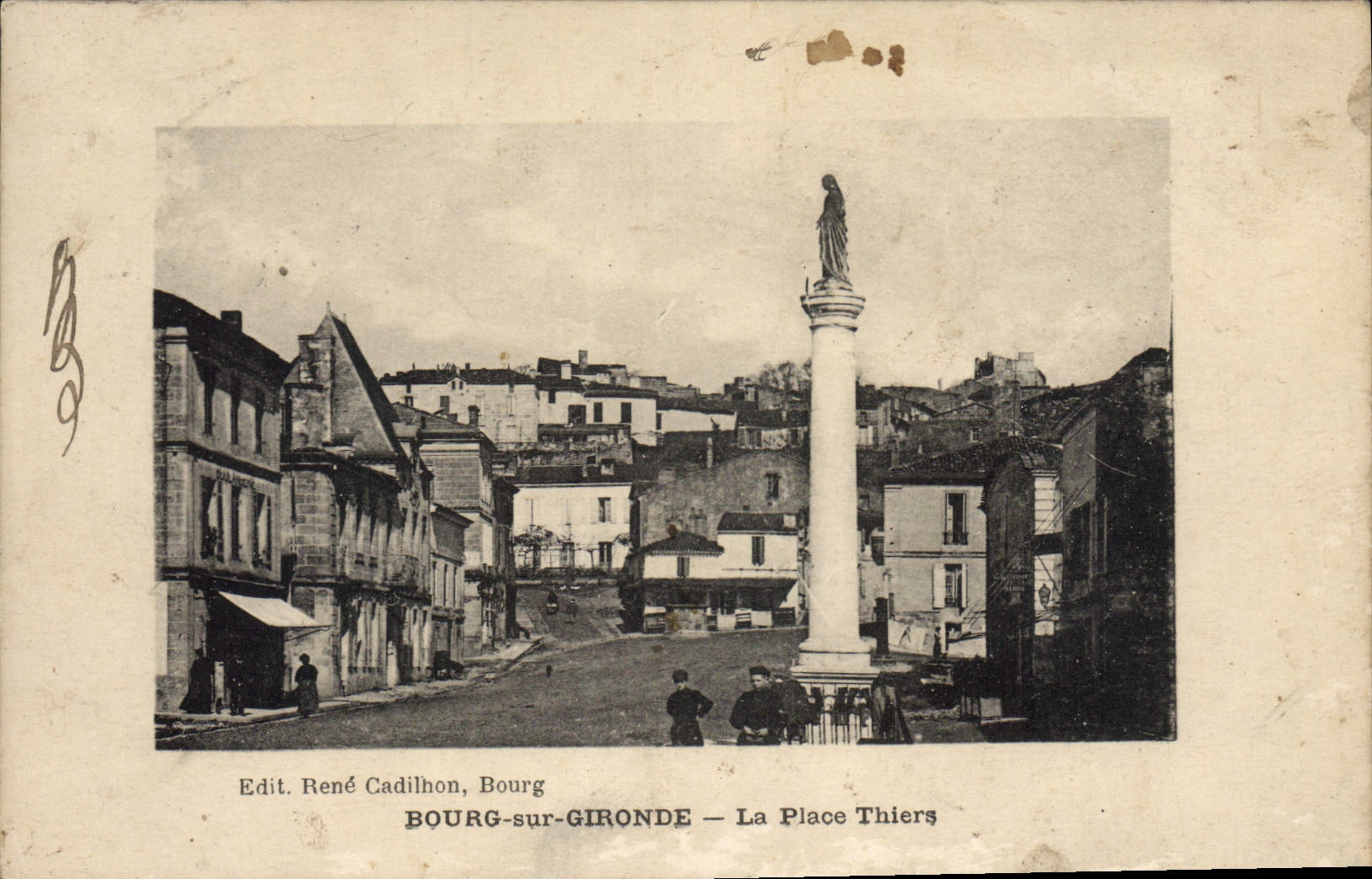 CPA Bourg Sur Gironde La Place Thiers