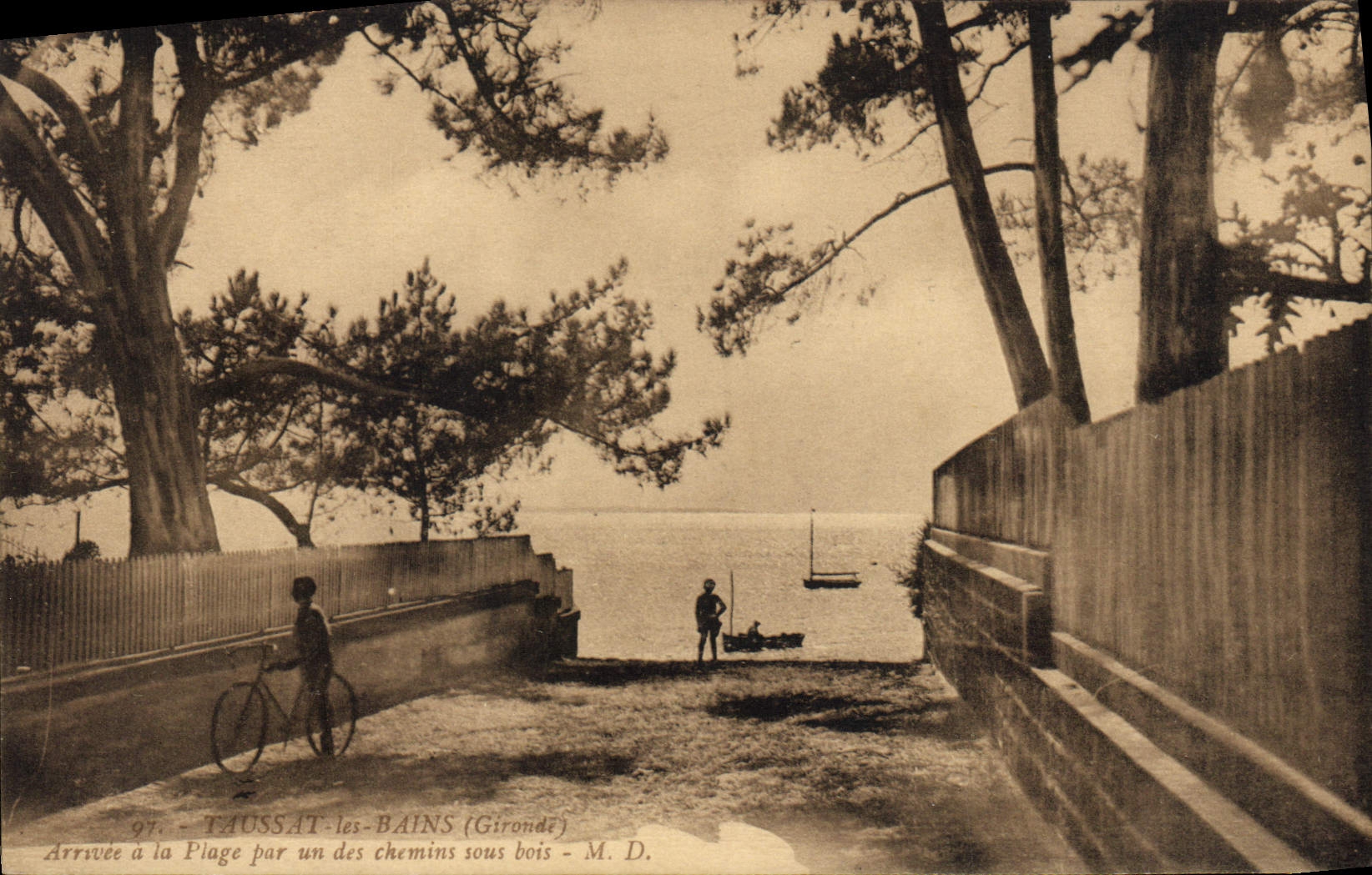 Tausset-les-Bains (Gironde) — Arrivée à la plage par un des chemins sous bois — M. D. n°97