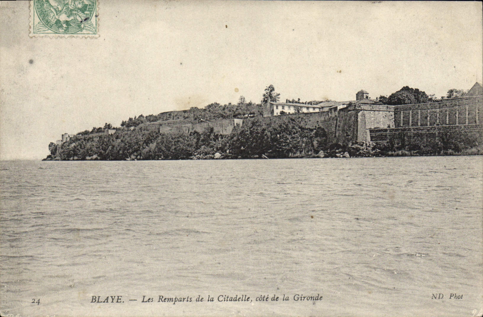 CPA Blaye Les Remparts De La Citadelle