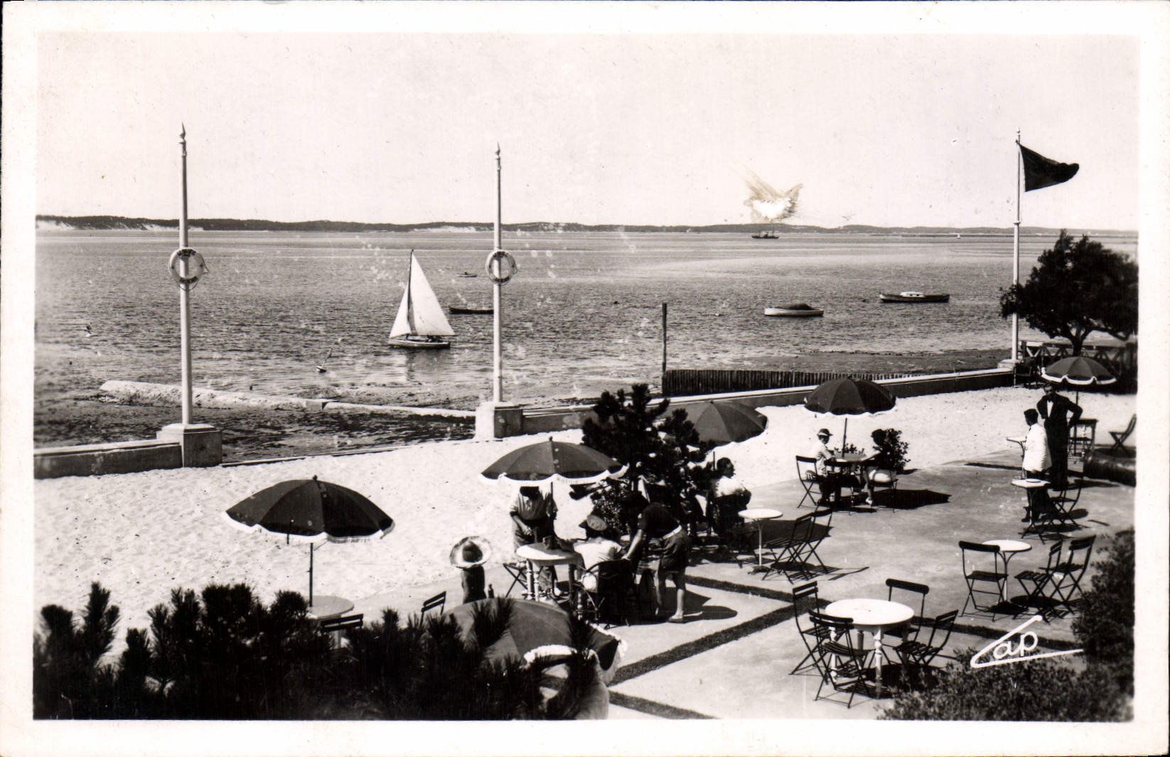 Strand und Terrasse in La Terrasse in La Moulleau — Verleger C.A.P. Nr. (18)