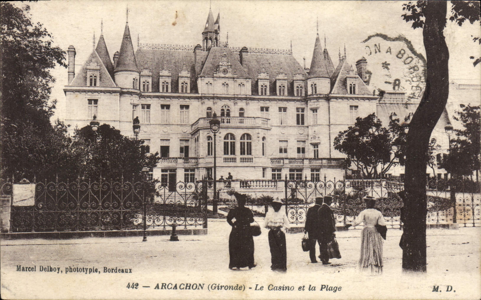 Arcachon (Gironde) — Das Casino und die Strandpromenade — Marcel Delboy, Fototypie, Bordeaux, Nr. 442