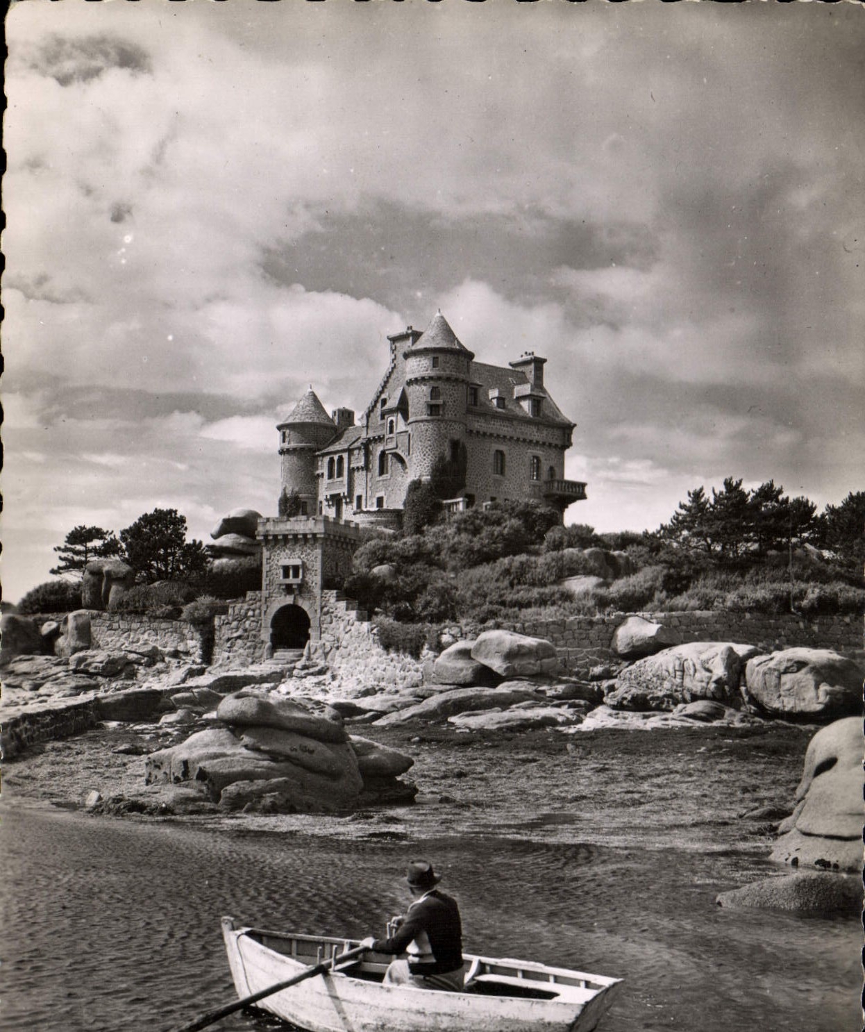 Château de Costeàrès à Ploumanac'h — PLOUMANAC'H (C.-du-N.) — Éditions d'Art Française, I.B. 2096