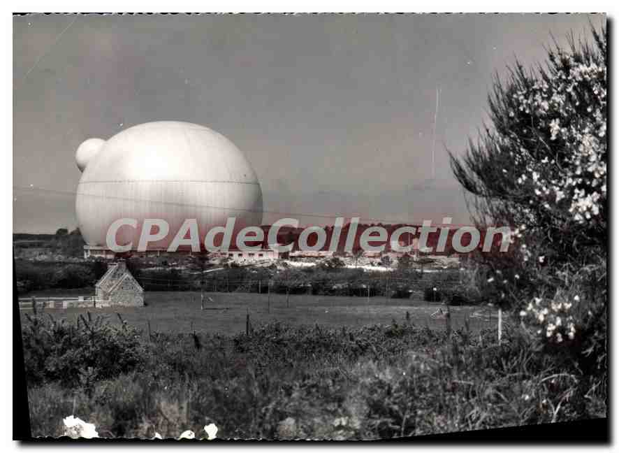 CPSM entre Lannion Trebeurden Et Perros à Pleumeur Bodou station de télévision spatiale