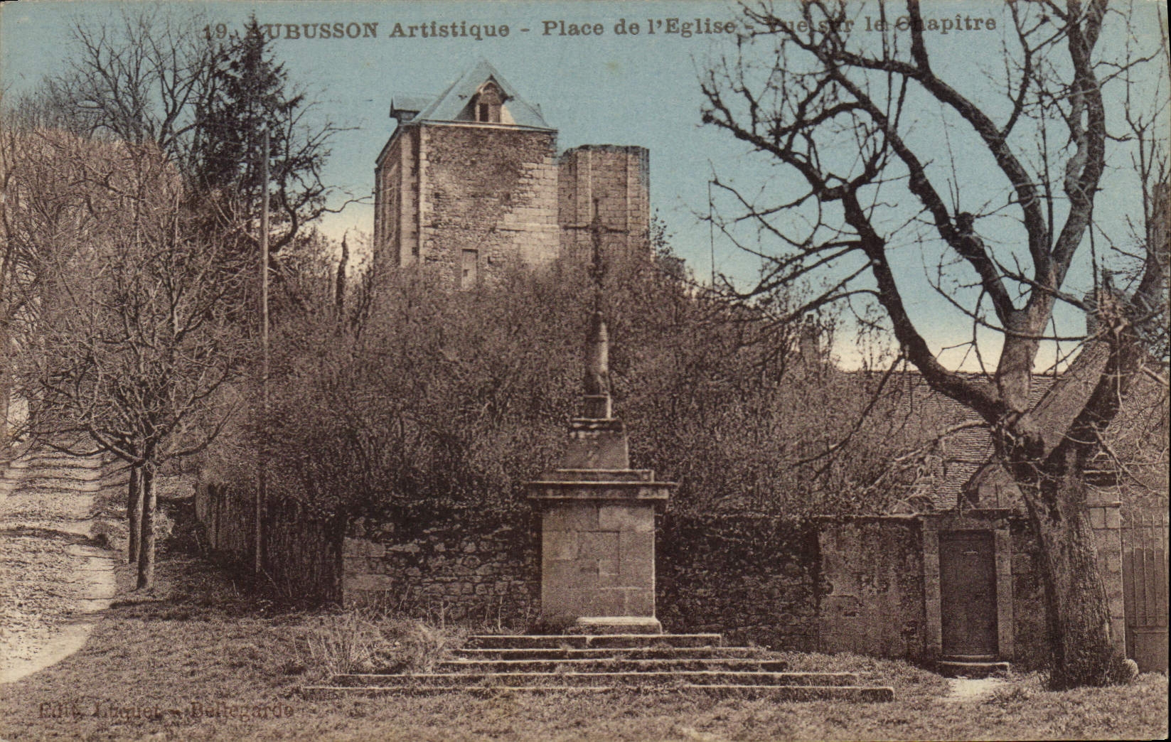 Subussón Artistique — Place de l'Église — Vue sur le Chapitre