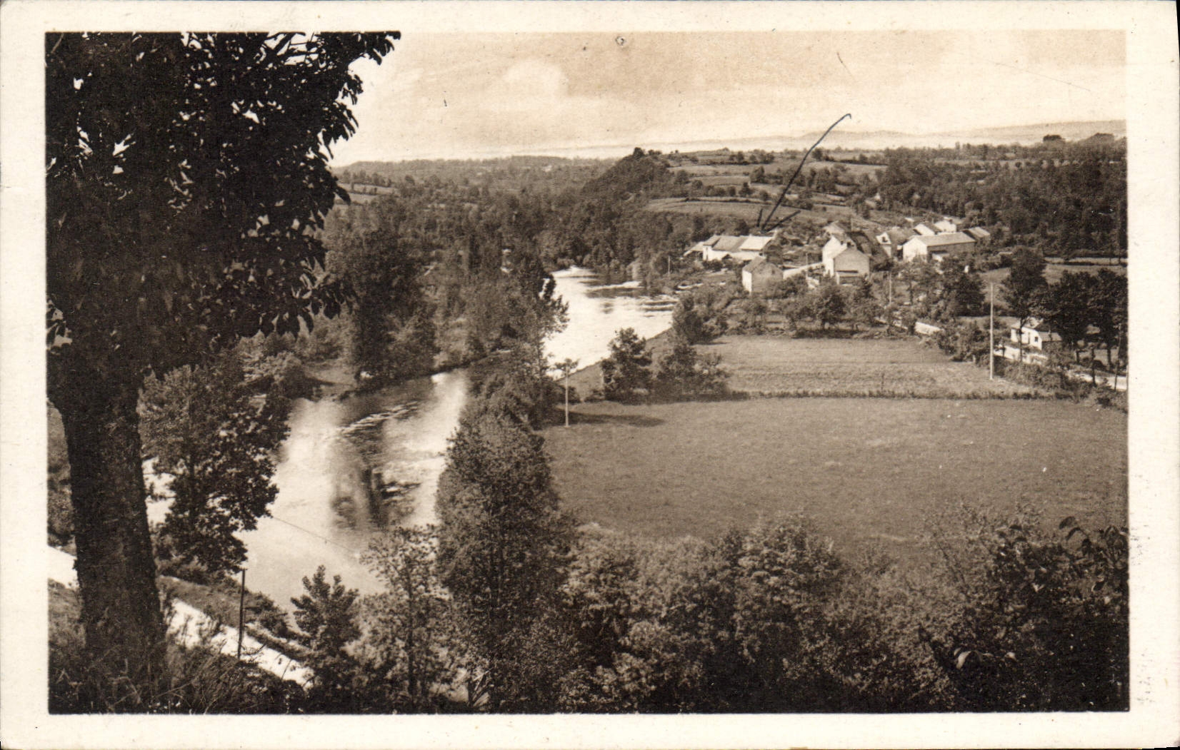 CPA Glenic Vue Sur La Creuse Prise Du Village