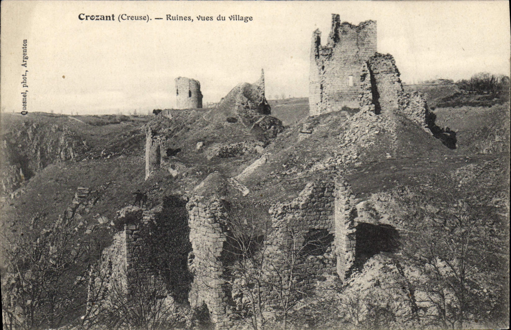 Croissant (Creuse) — Ruines, vues du village — Quemel, phot., Argenton