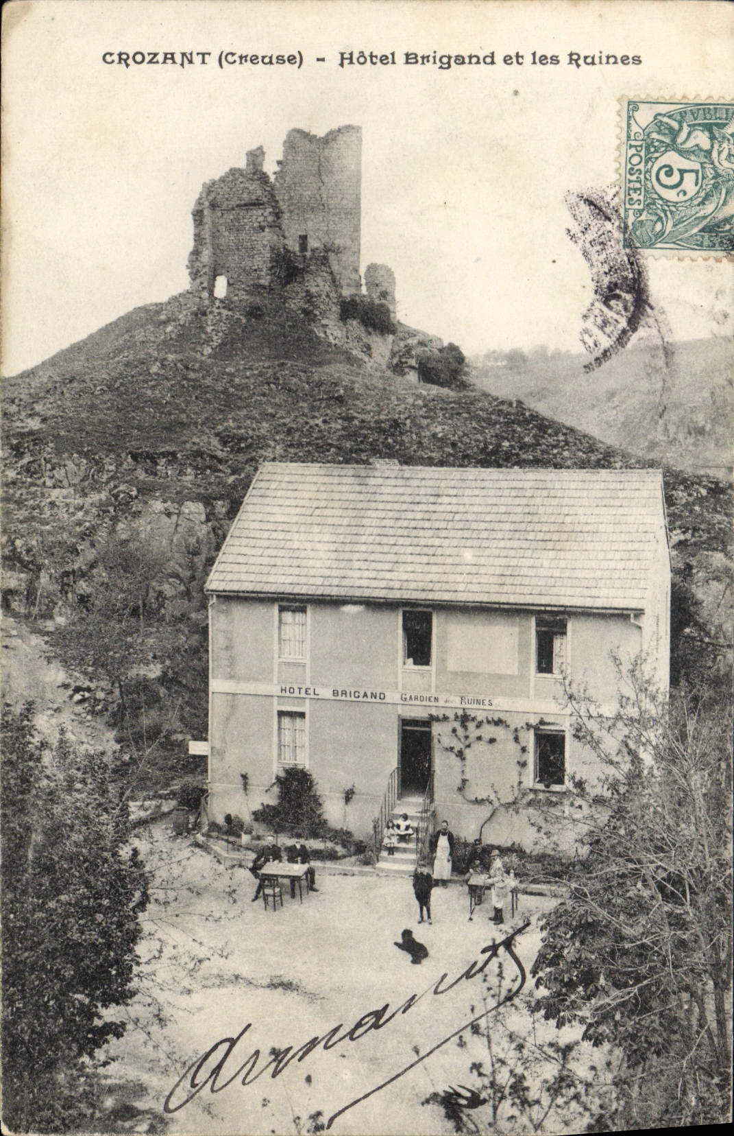 Crozant (Creuse) - Hotel Brigand und die Ruinen