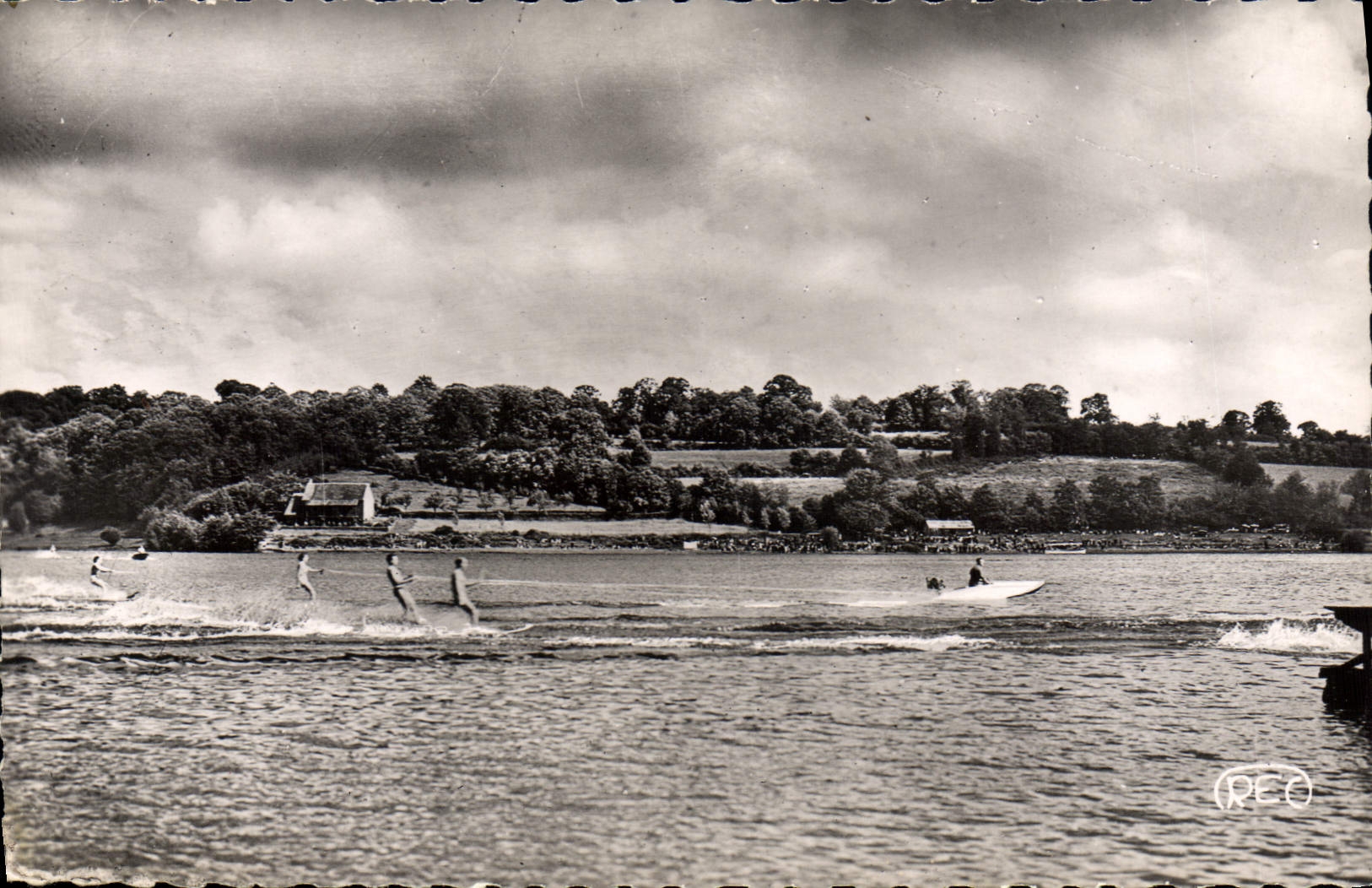 CPA La Creuse Pittoresque Ski Nautique Sur Le Lac D'Eguzon