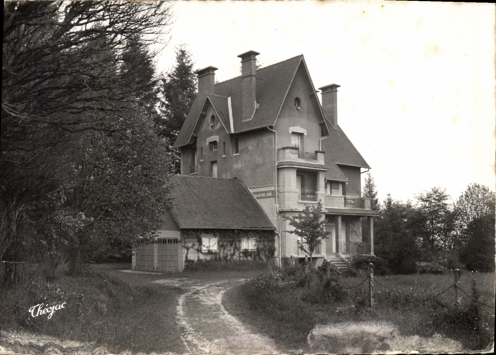 Villa à Saint-Yrieix-la-Montagne — Théyjac — Éditions Moderne