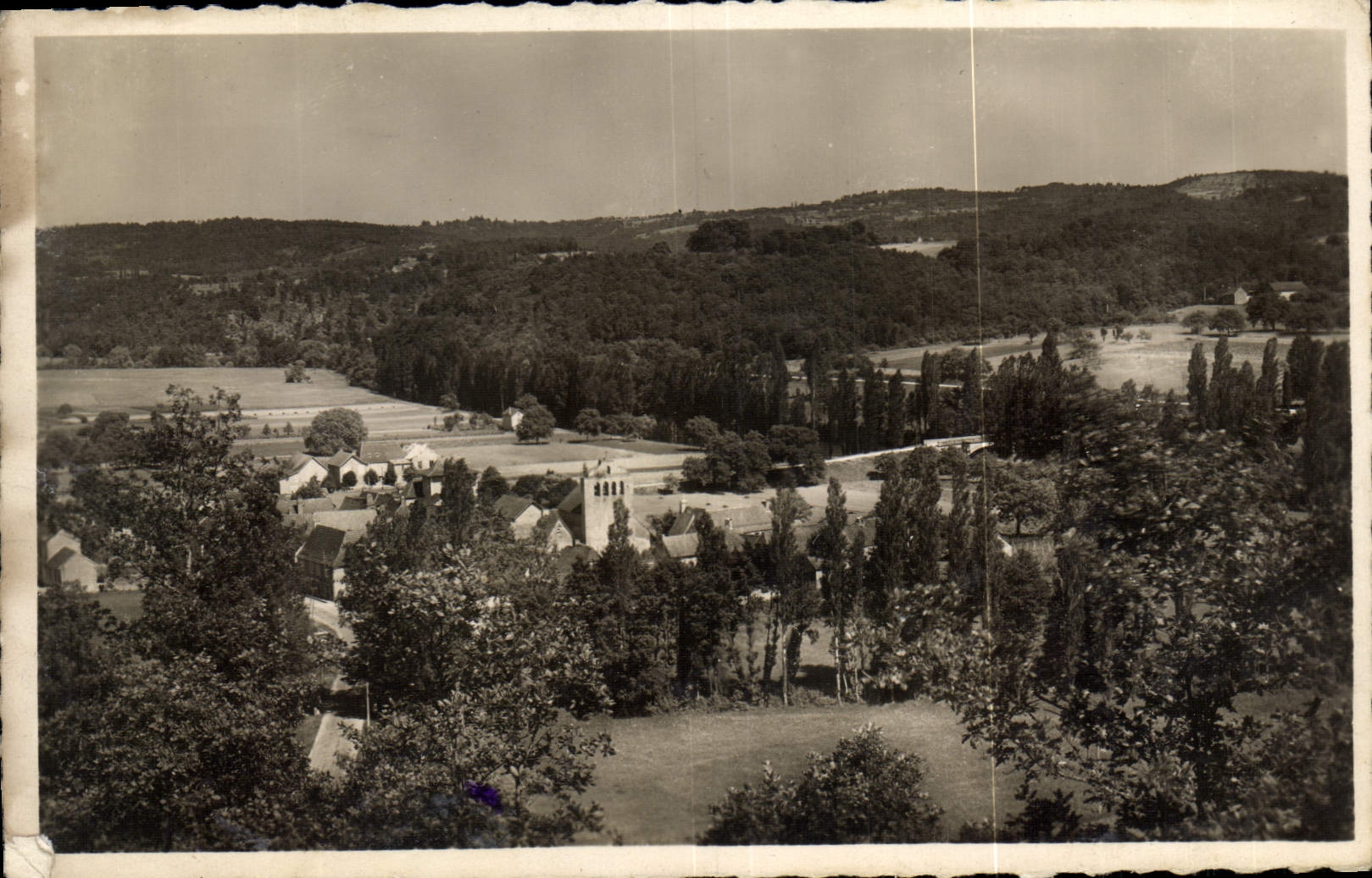 Vallee de la Vézère — Thonac près Montignac (Dordogne) — Vue générale — CPA de Collection