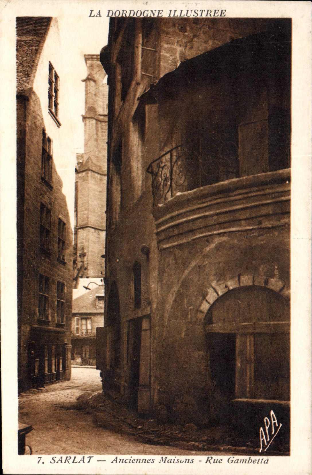 Sarlat — Anciennes Maisons - Rue Gambetta — La Dordogne Illustrée