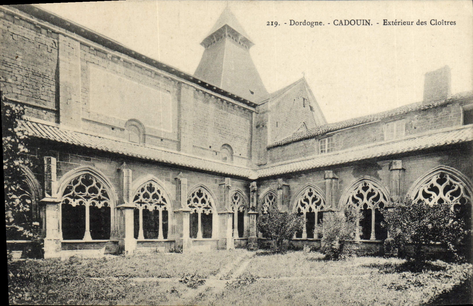 Cadouin — Äußere Ansicht der Klausur — Dordogne — n°219 — Verleger: J. Gourdon, Montegut